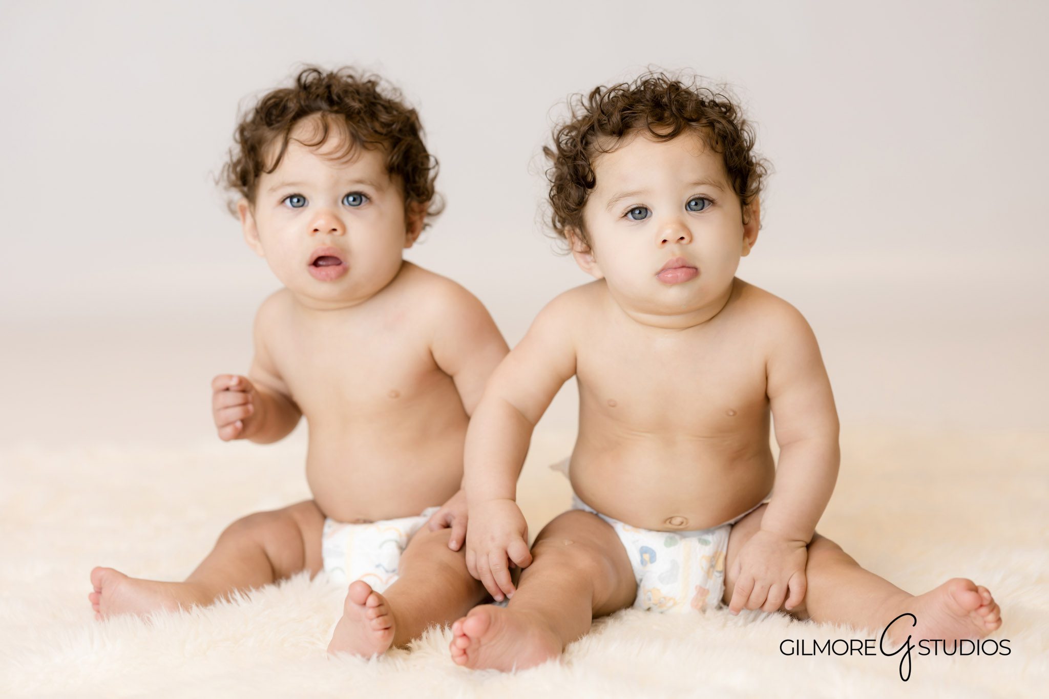 Phoenix baby photo session Gilmore Studios cake smash and milestone portraits

Professional baby portraits Phoenix AZ Gilmore Studios cake smash in neutral tones