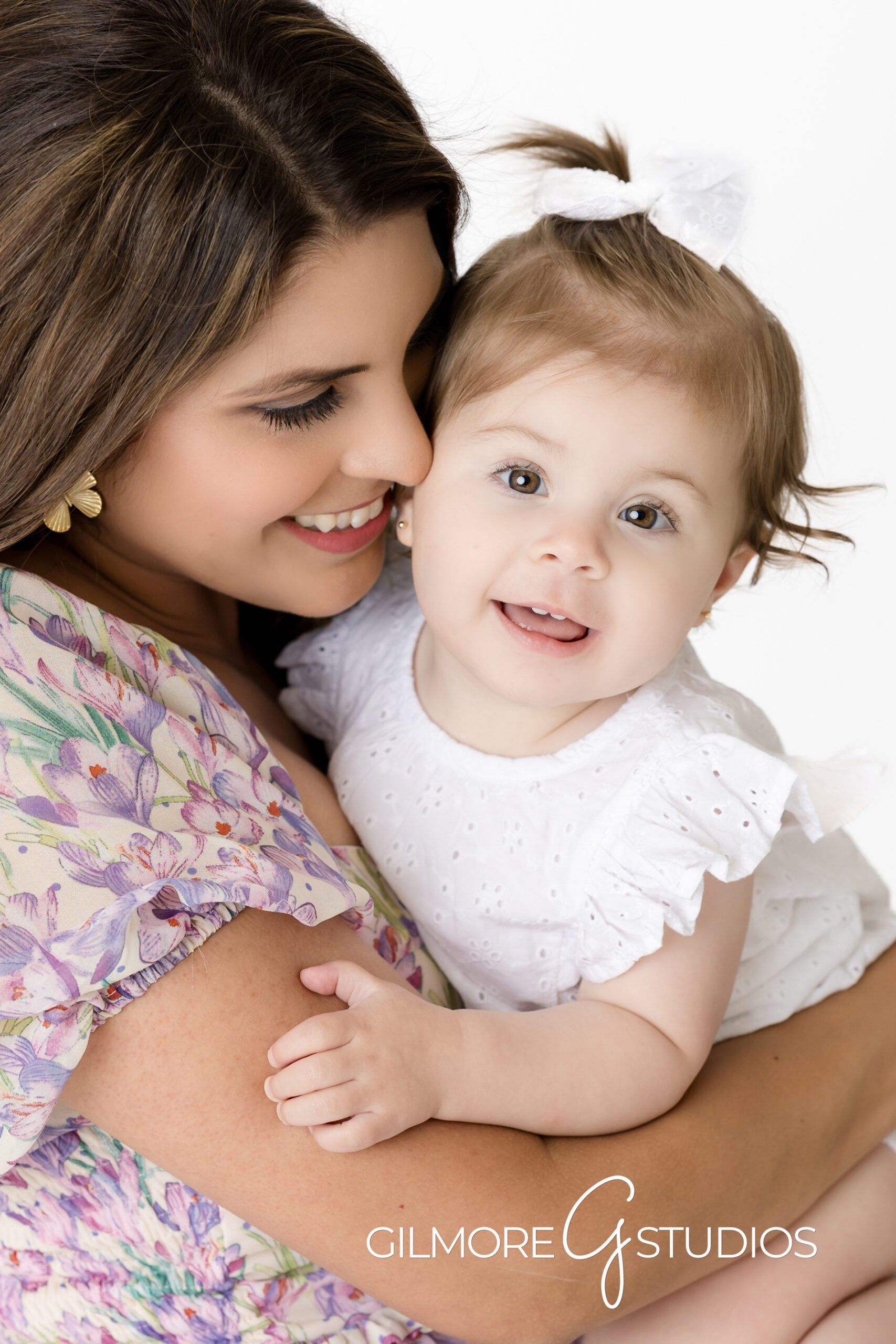 Arizona family photographer capturing Mommy and Me Mini Sessions
Phoenix motherhood portrait photography by Gilmore Studios