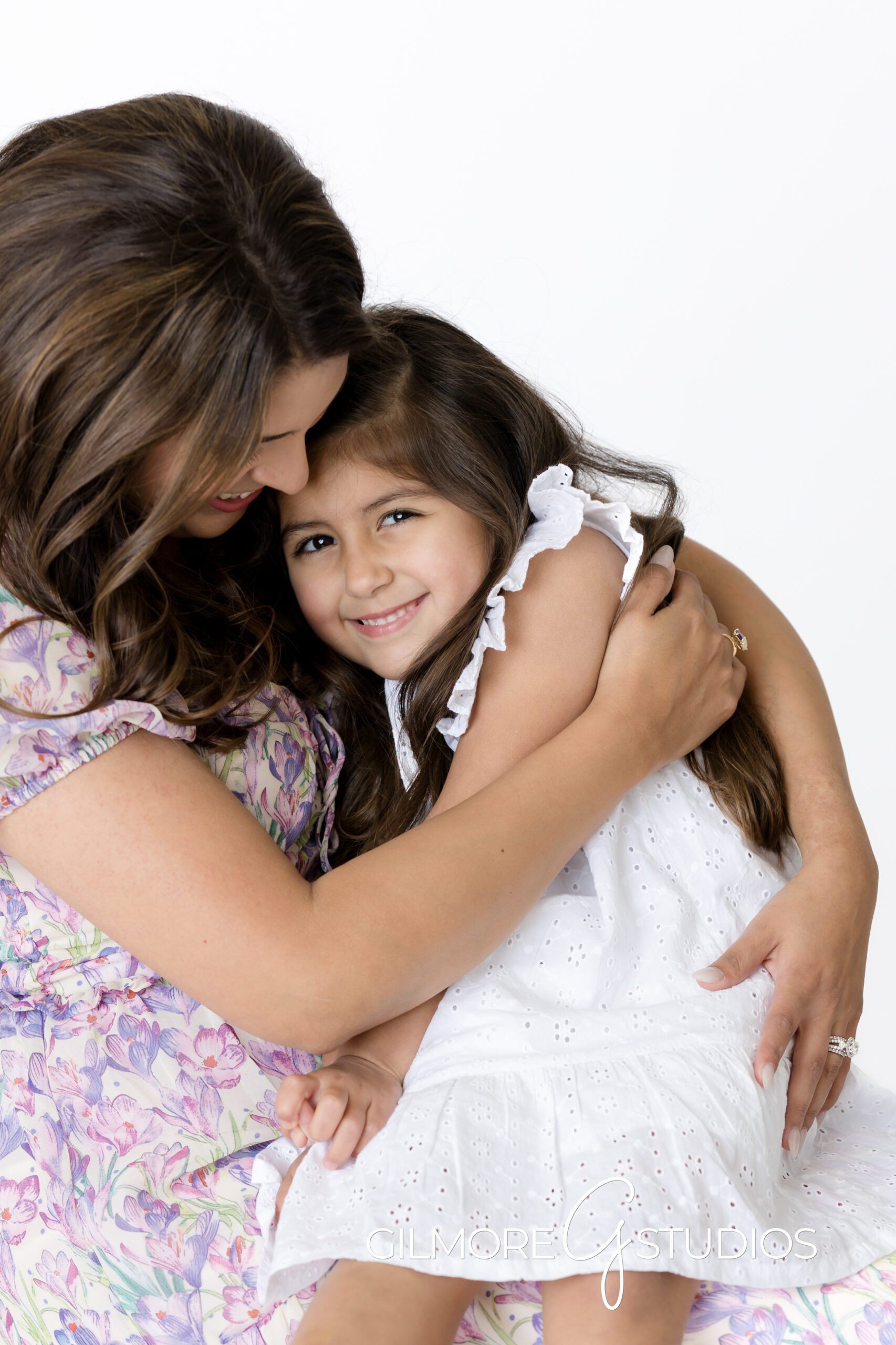 Outdoor Mommy and Me Mini Sessions in Phoenix Arizona
Gilmore Studios Arizona photographer motherhood portrait session