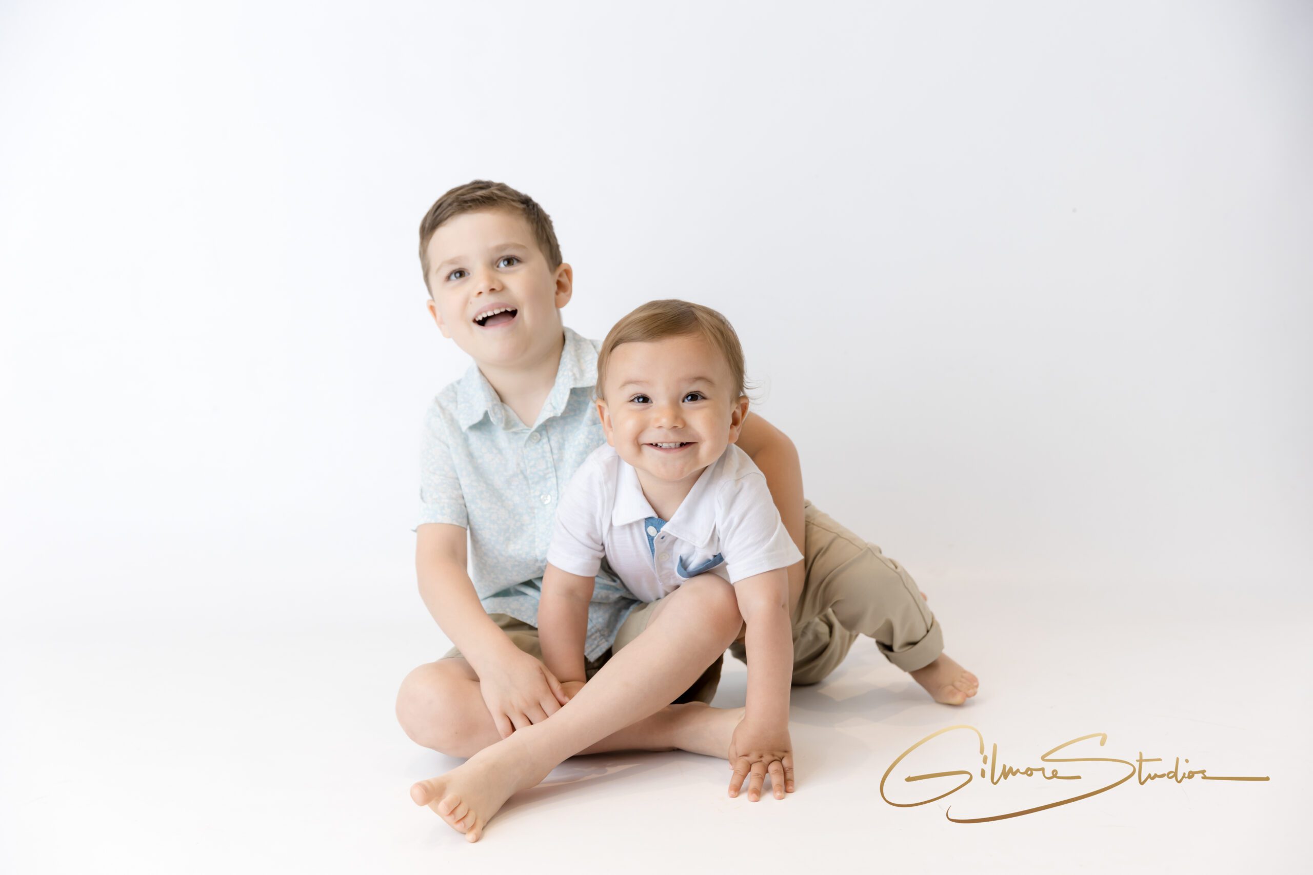 Arizona professional photographer capturing heirloom portraits

Queen Creek AZ children’s portrait photography Gilmore Studios