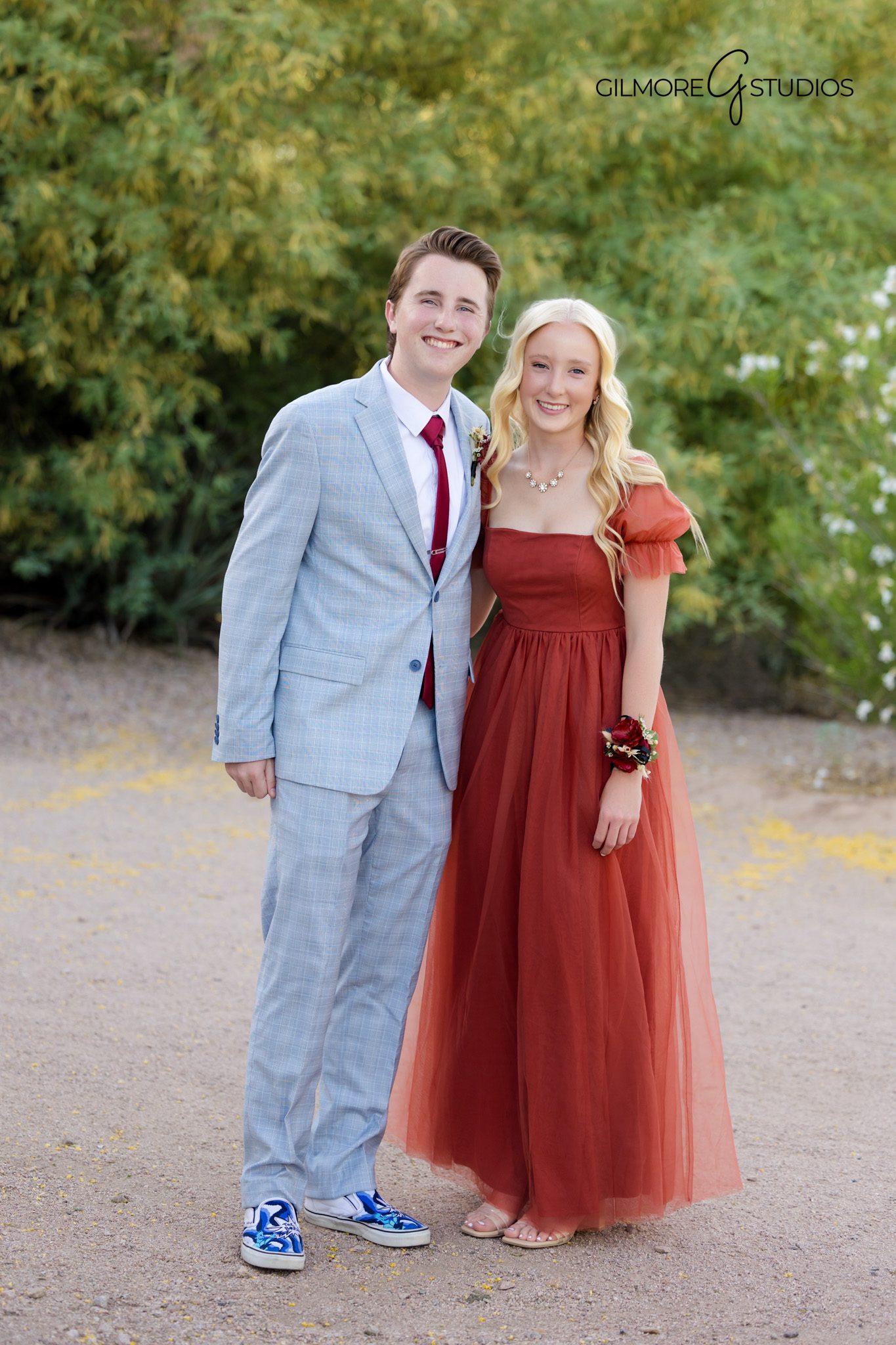 Arizona senior photographer Gilmore Studios prom photo session

Gilbert High School prom photos professional photography studio