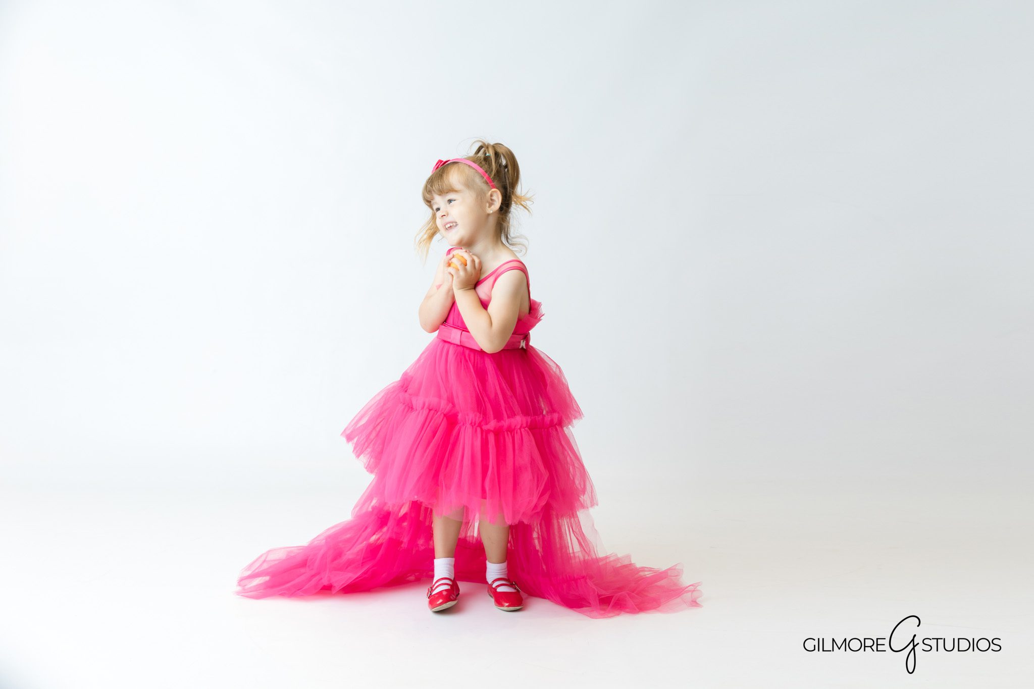 Phoenix AZ family photographer 3rd birthday portraits studio

Citrus balloon birthday backdrop Phoenix Arizona photography