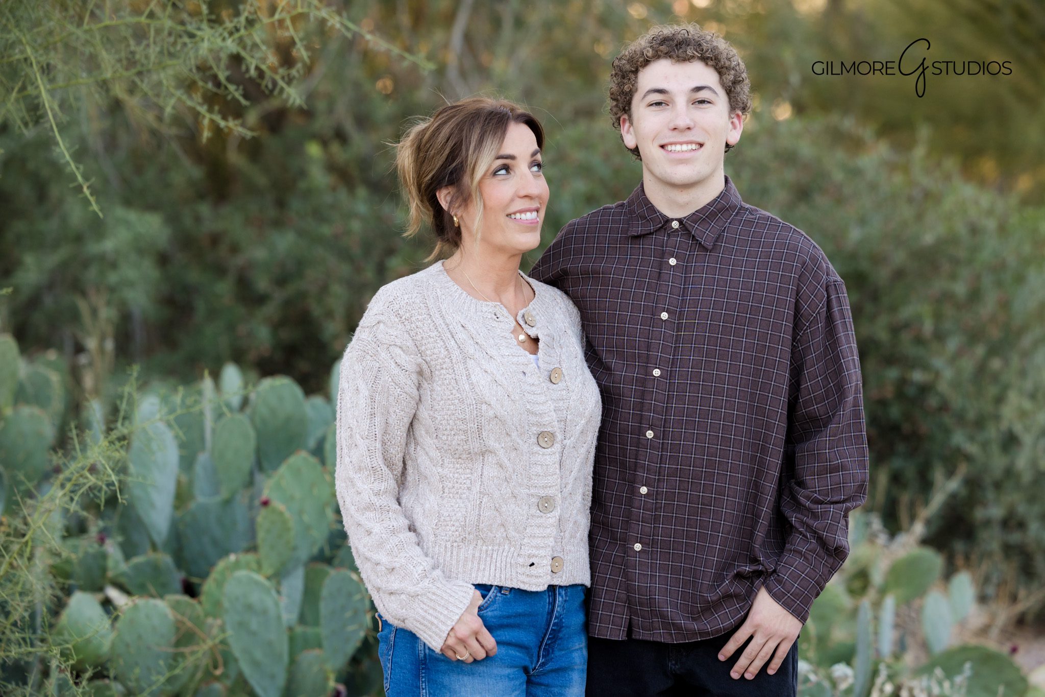 High school senior photo session Gilbert Arizona Gilmore Studios

Arizona senior portrait photography Gilbert outdoor photo shoot