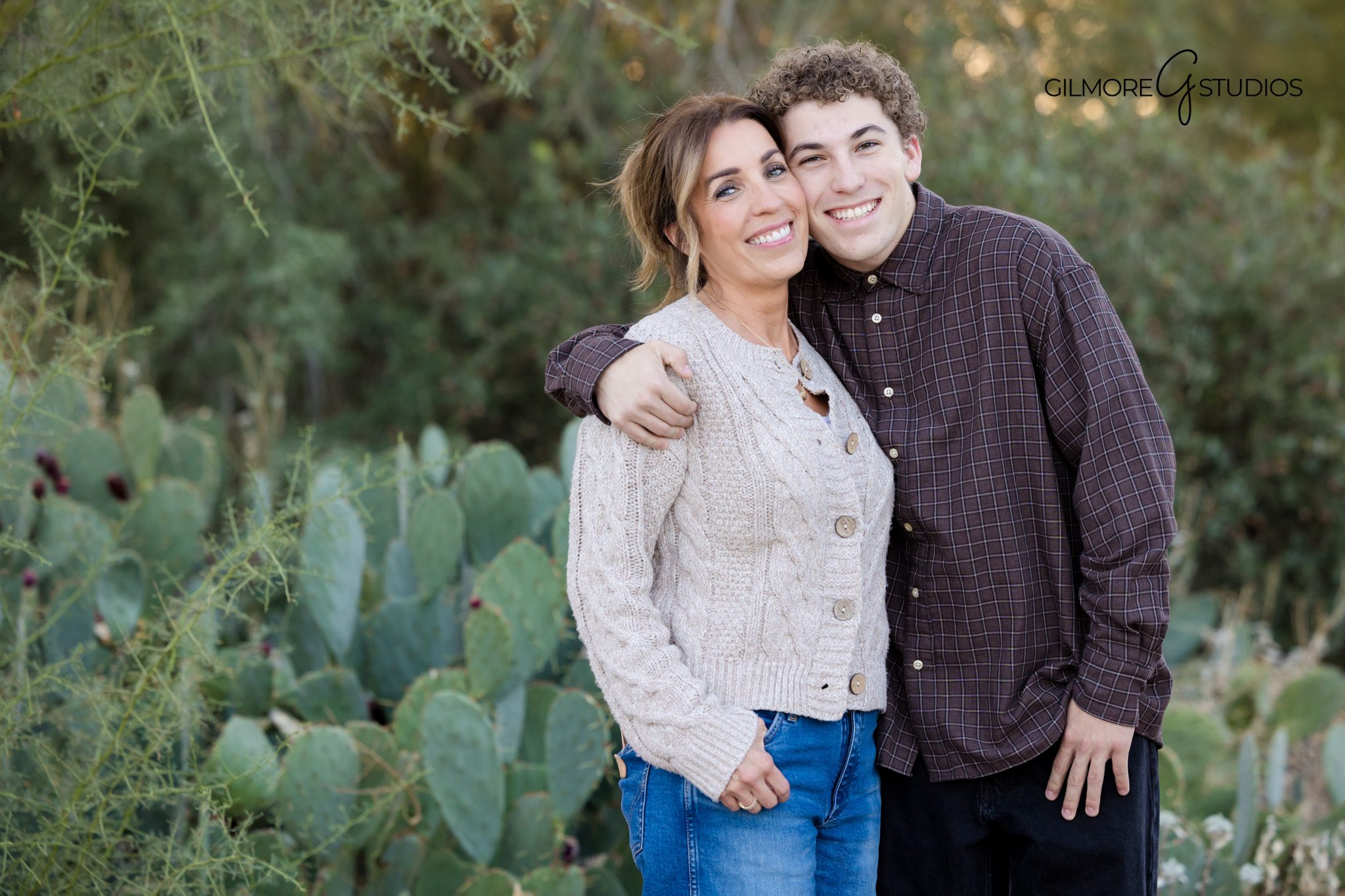 Professional Gilbert senior photo shoot Gilmore Studios session

Arizona high school senior portraits outdoor photography session