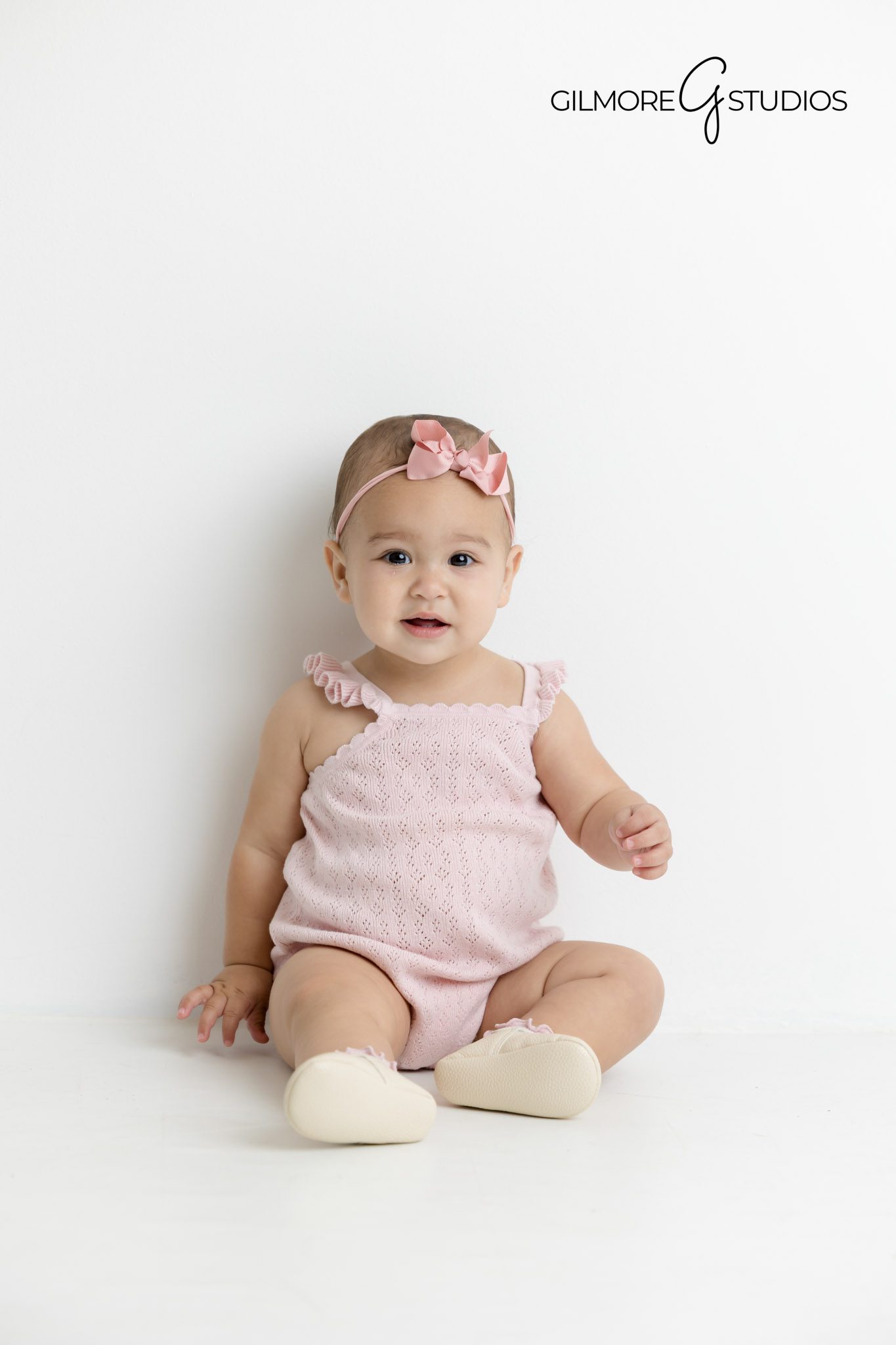 Family photography Gilbert AZ modern white backdrop professional portraits
Gilmore Studios Arizona family portraits white backdrop minimal style