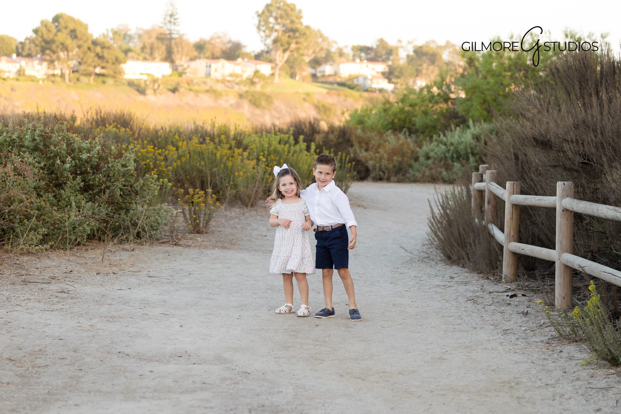 Orange County fall mini session family photographer Gilmore Studios
Autumn family photo ideas Orange County Gilmore Studios outdoor session