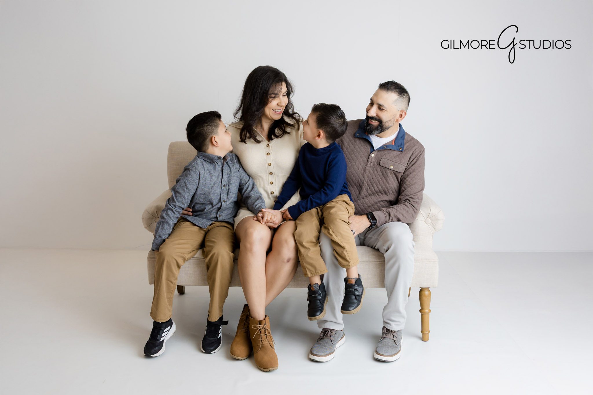 Arizona family photo ideas Gilmore Studios Gilbert AZ indoor photography

Professional Gilbert AZ family portrait session Gilmore Studios photography