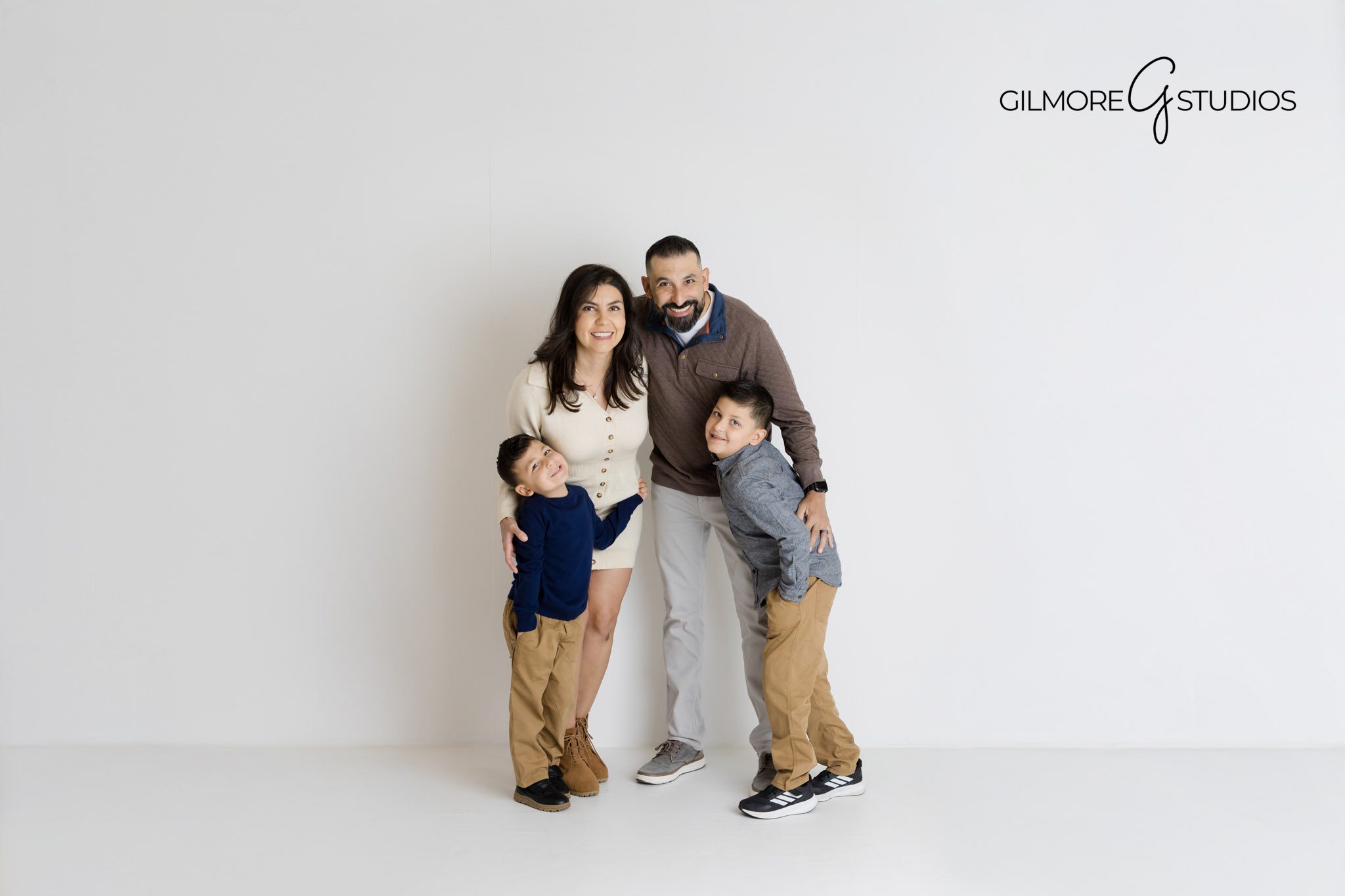 Family photographer in Gilbert Arizona studio portraits Gilmore Studios

Arizona photography studio for families Gilmore Studios Gilbert AZ