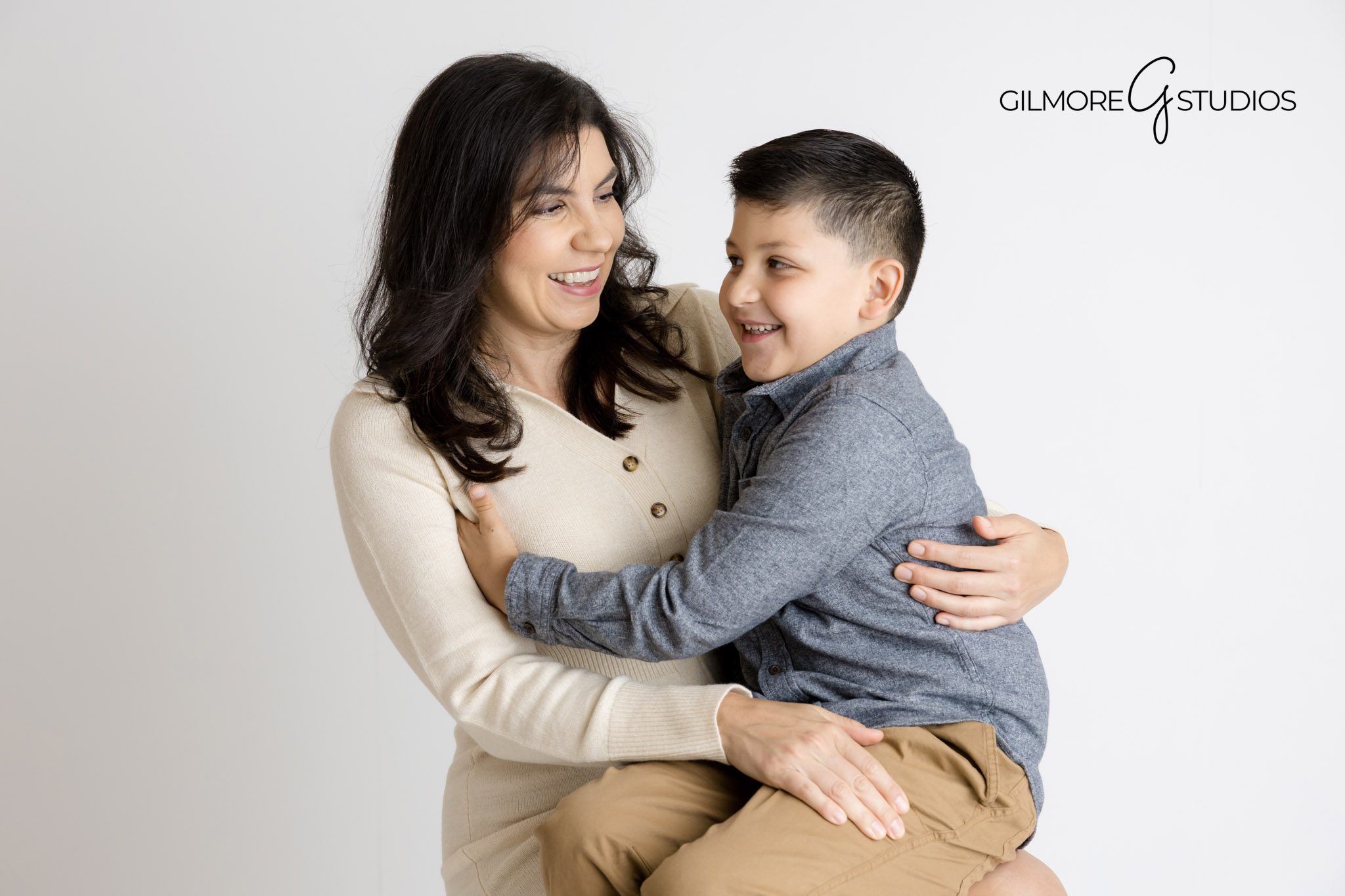 Arizona portrait studio family photographer Gilmore Studios Gilbert AZ

Family photography in studio Gilbert Arizona Gilmore Studios portraits