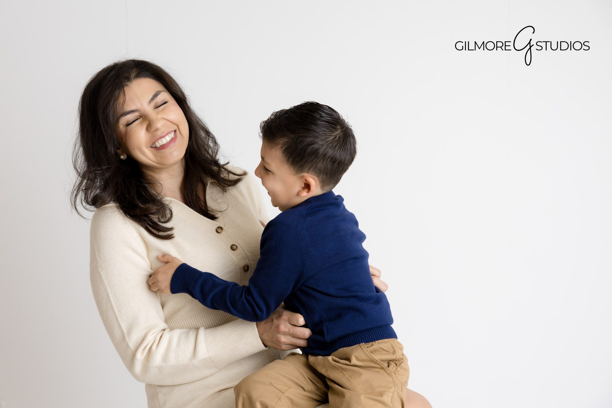 Gilbert AZ family photo studio Gilmore Studios photography experience

Gilmore Studios capturing family portraits in Gilbert Arizona