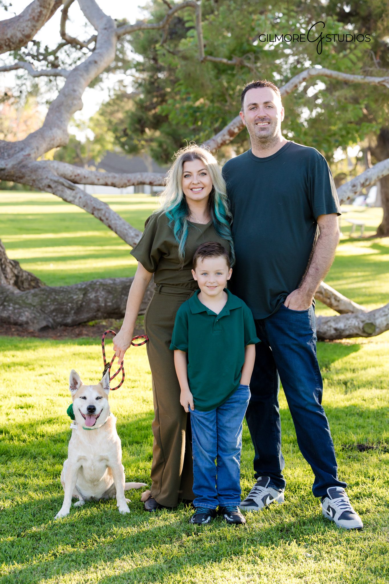 Beach photography for large family group in Newport Beach CA
Extended family portraits Orange County photographer Gilmore Studios