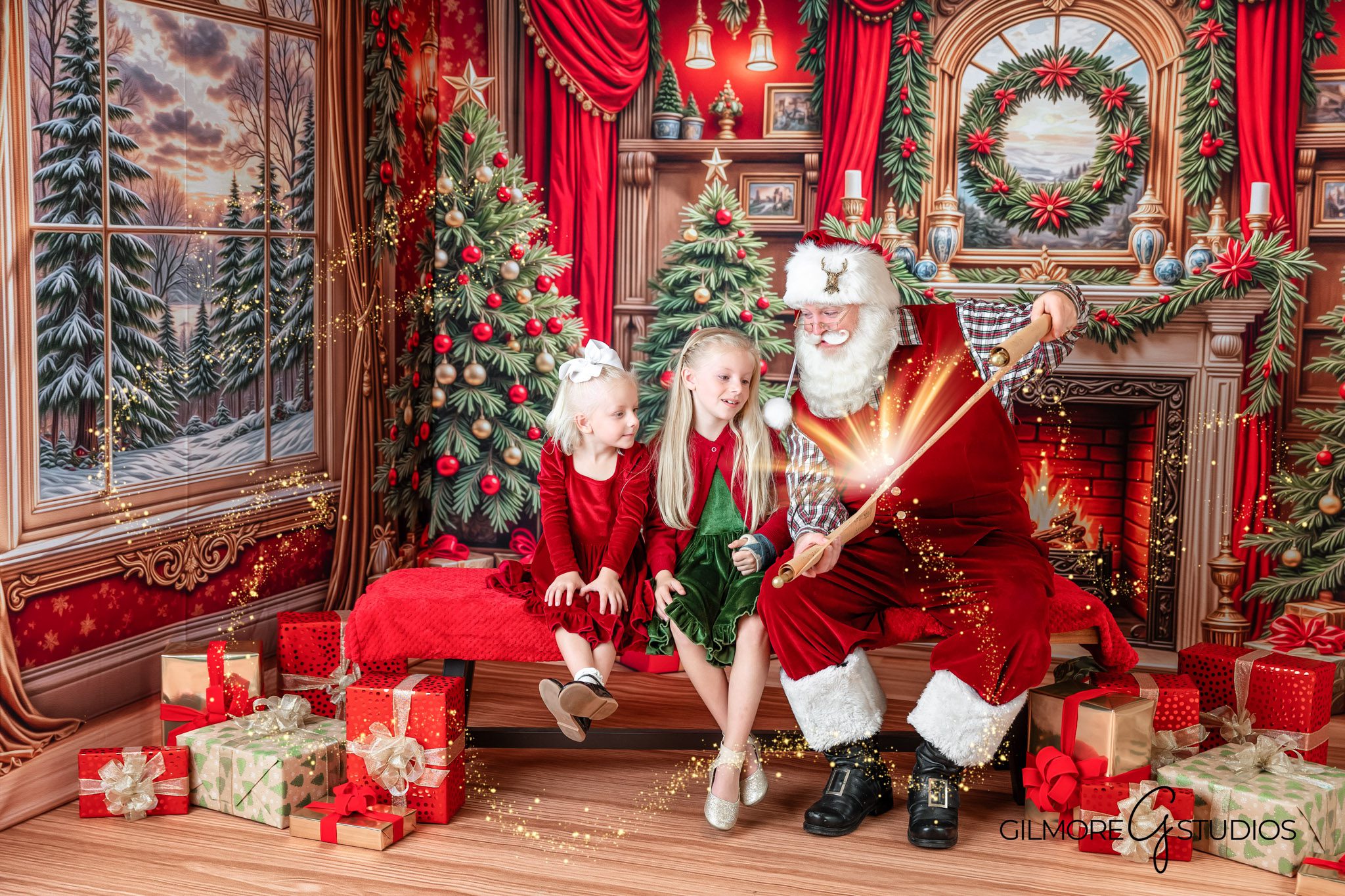 Orange County photographer photos with Santa holiday portraits family sessions

Best Santa portraits Newport Beach Orange County California family photography