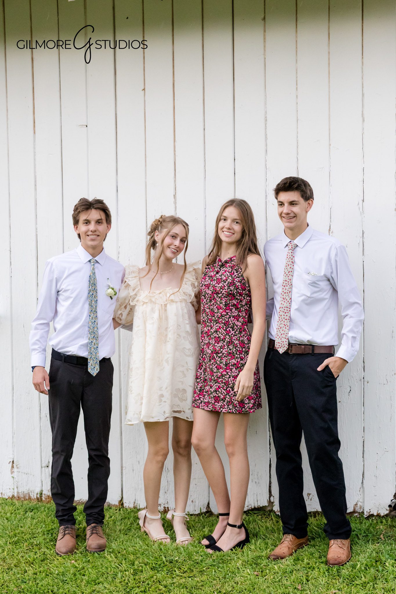 Professional teen photography Gilbert AZ homecoming dance portraits Gilmore Studios

Homecoming dance group photos Queen Creek AZ professional photographer studio
