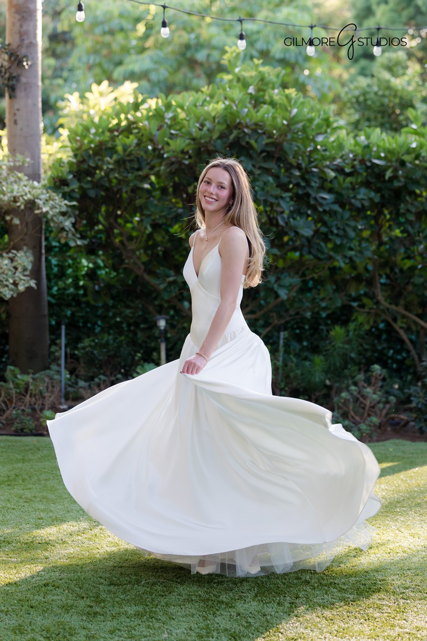 Scottsdale portrait photographer capturing elegant debutante in white gown
Gilmore Studios capturing timeless National Charity League portraits