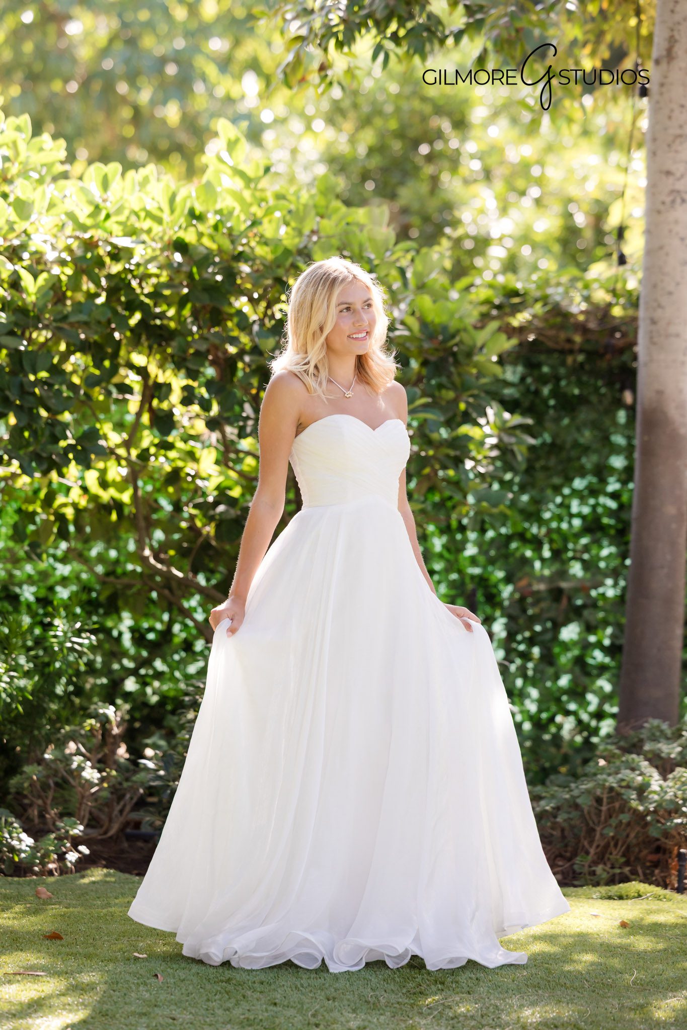 Elegant outdoor portraits Gilmore Studios debutante photographer Yorba Linda California

Professional debutante photographer Yorba Linda Gilmore Studios garden session