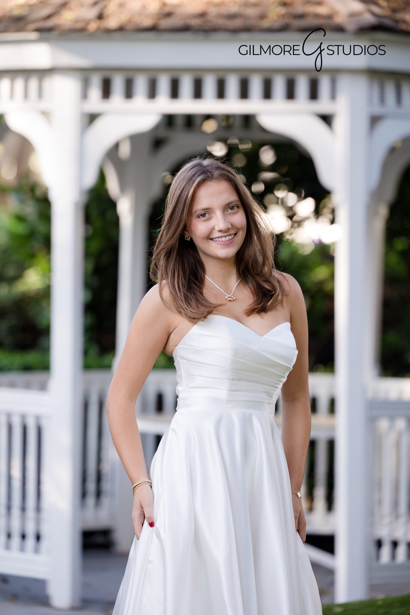 Gilmore Studios Assistance League Ball photography with fine art lighting

Arizona debutante photographer capturing NCL Ball in luxury ballroom