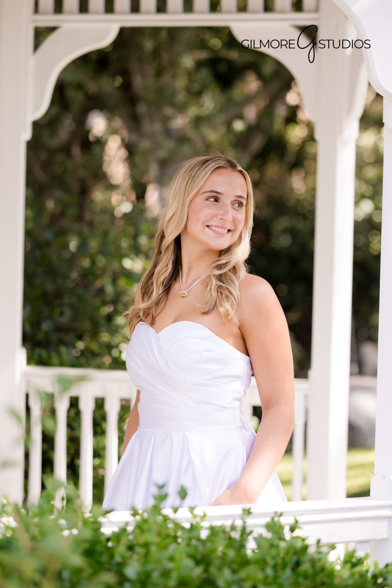 National Charity League debutante photos Tustin Gilmore Studios portraits

Garden portrait photographer Tustin Gilmore Studios debutante photo session