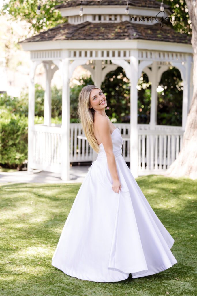 Scottsdale photographer capturing charity group portraits outdoors

National Charity League portraits Scottsdale by Gilmore Studios