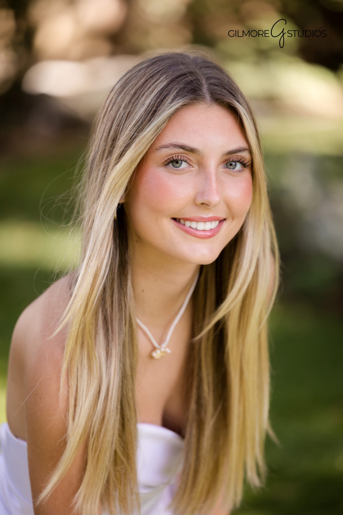 Scottsdale portrait photographer specializing in charity group photos

Gilmore Studios family photography Scottsdale AZ National Charity League