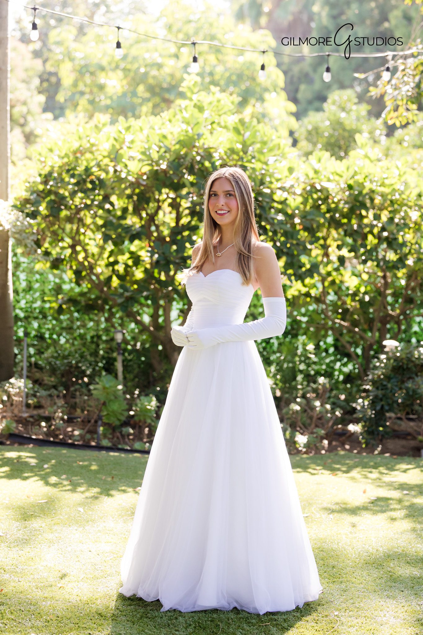 Gilmore Studios NCL debutante photographer Orange CA portraits

Arizona-based Gilmore Studios Orange County debutante photography