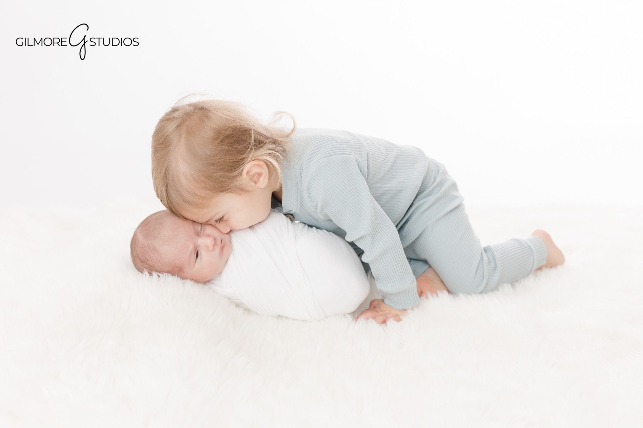 Gilmore Studios baby photography Mesa AZ newborn photo session

Mesa Arizona newborn portraits Gilmore Studios professional photographer