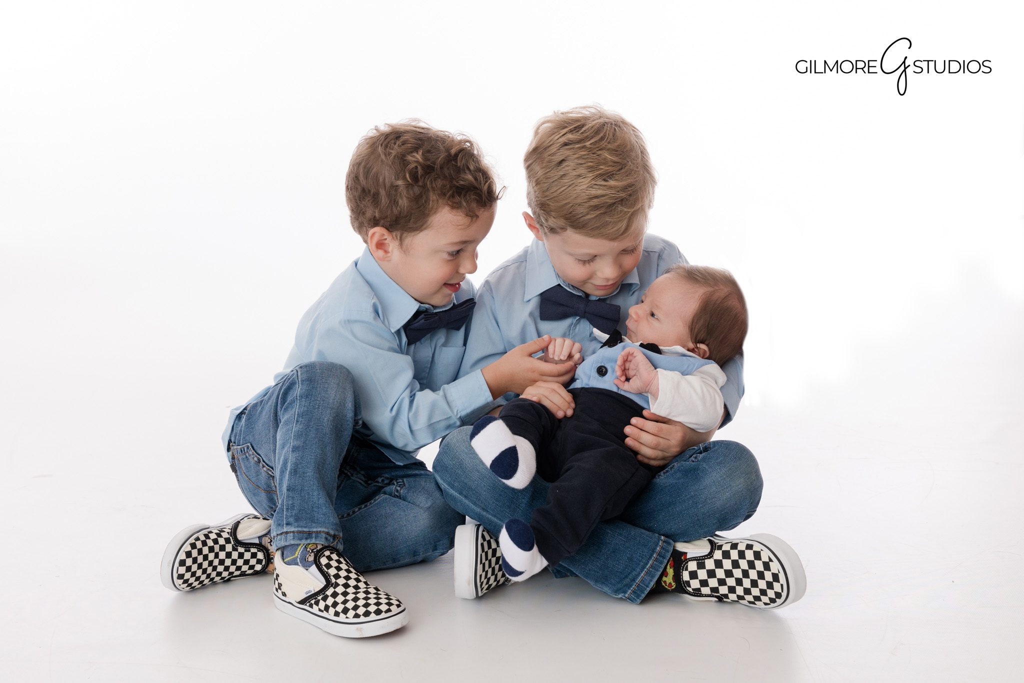 Professional family photography Scottsdale Arizona desert park outdoor portraits
Scottsdale maternity photographer Gilmore Studios elegant desert-inspired photos