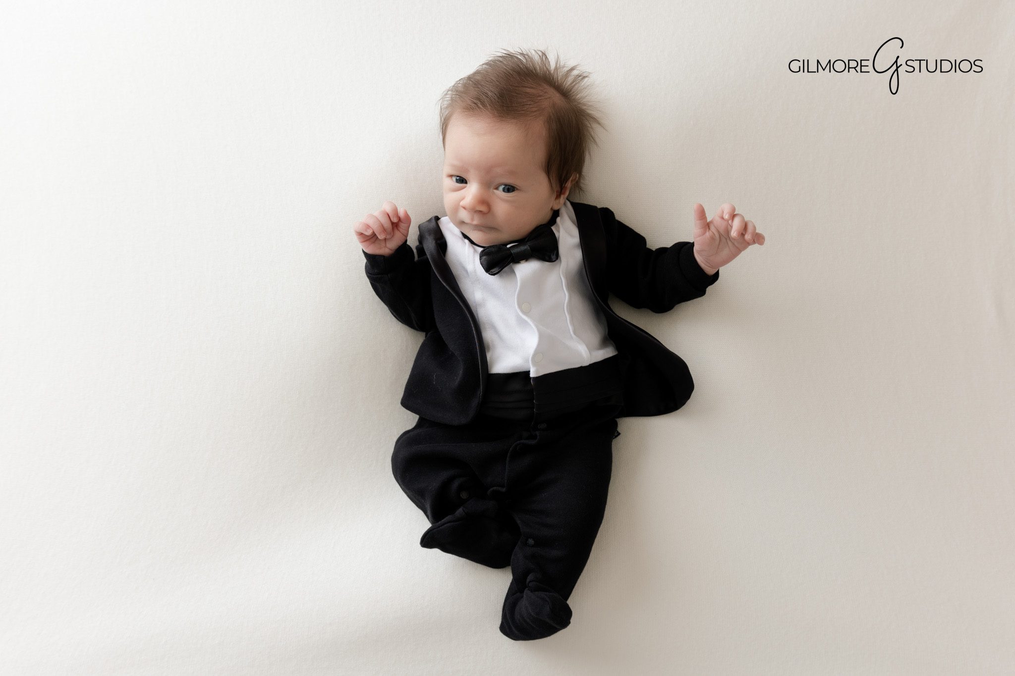 Newborn photography Scottsdale Arizona professional baby photographer Gilmore Studios
Family photographer Scottsdale AZ Gilmore Studios professional lifestyle portraits