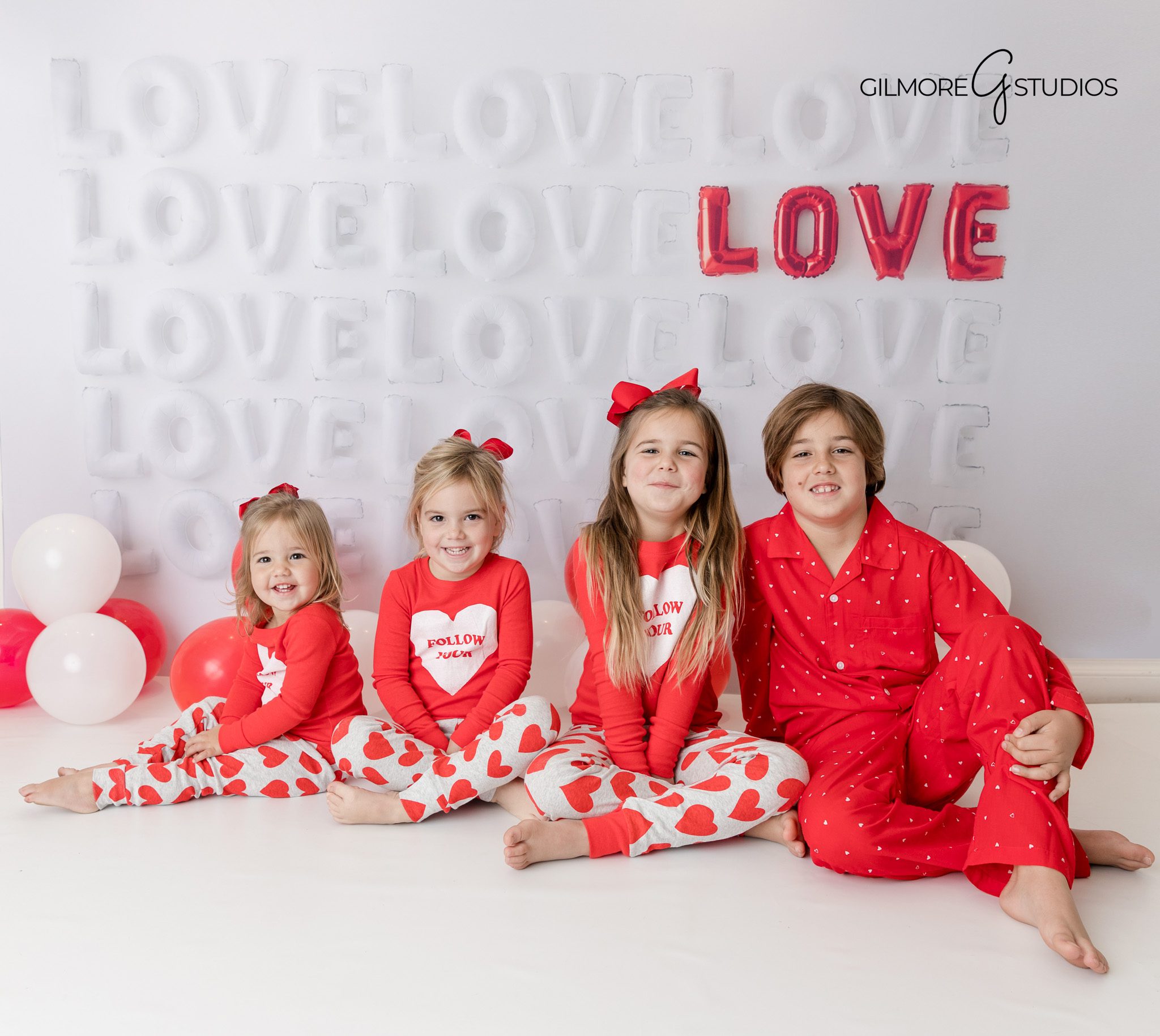 Holiday mini session in Scottsdale AZ family portraits by Gilmore Studios photographer
Scottsdale holiday photographer capturing family joy in Gilmore Studios holiday mini session