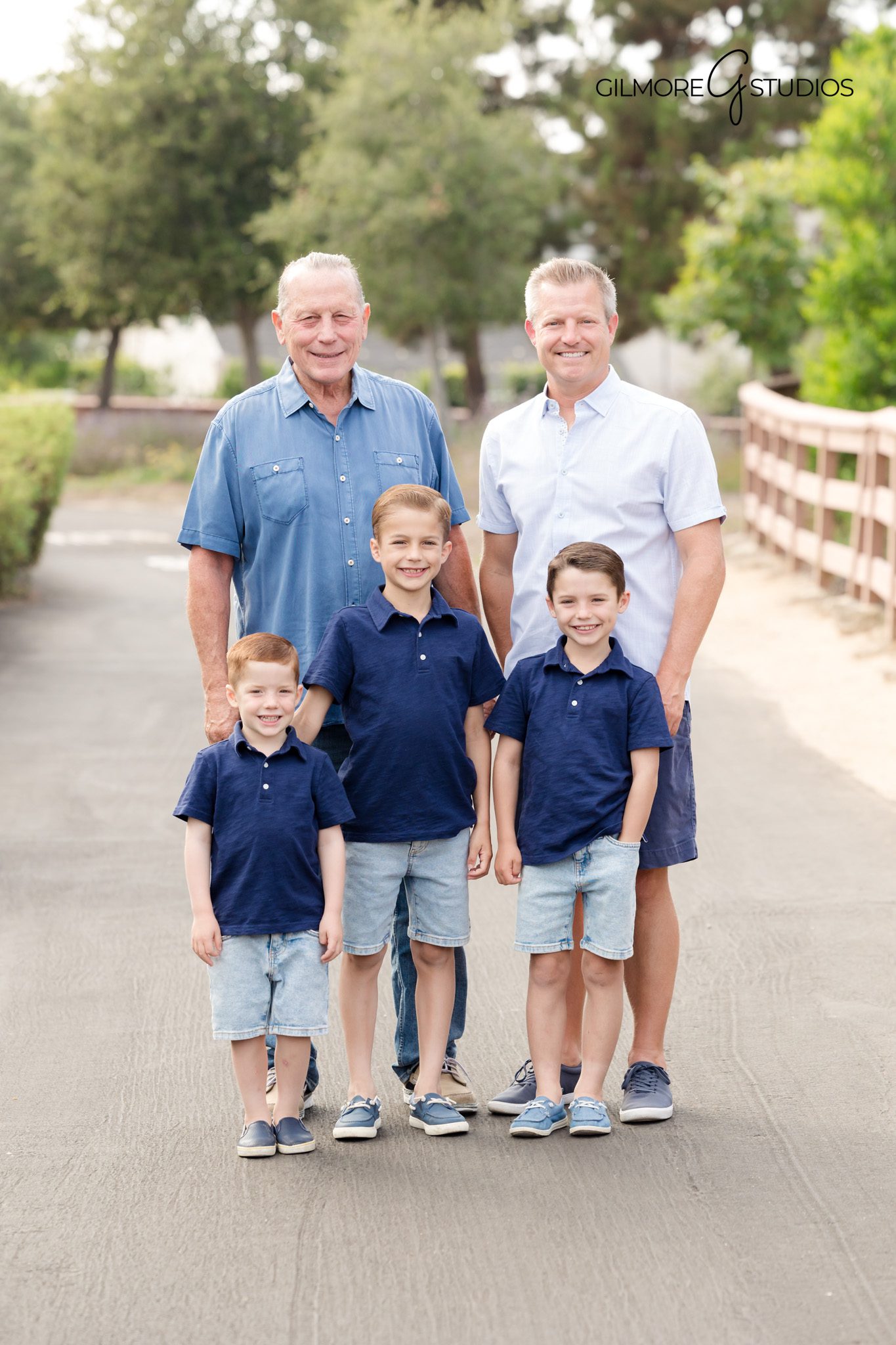 Castaways hillside portrait photography with scenic Newport views.

Family photographer capturing clean natural portraits among native plants.
