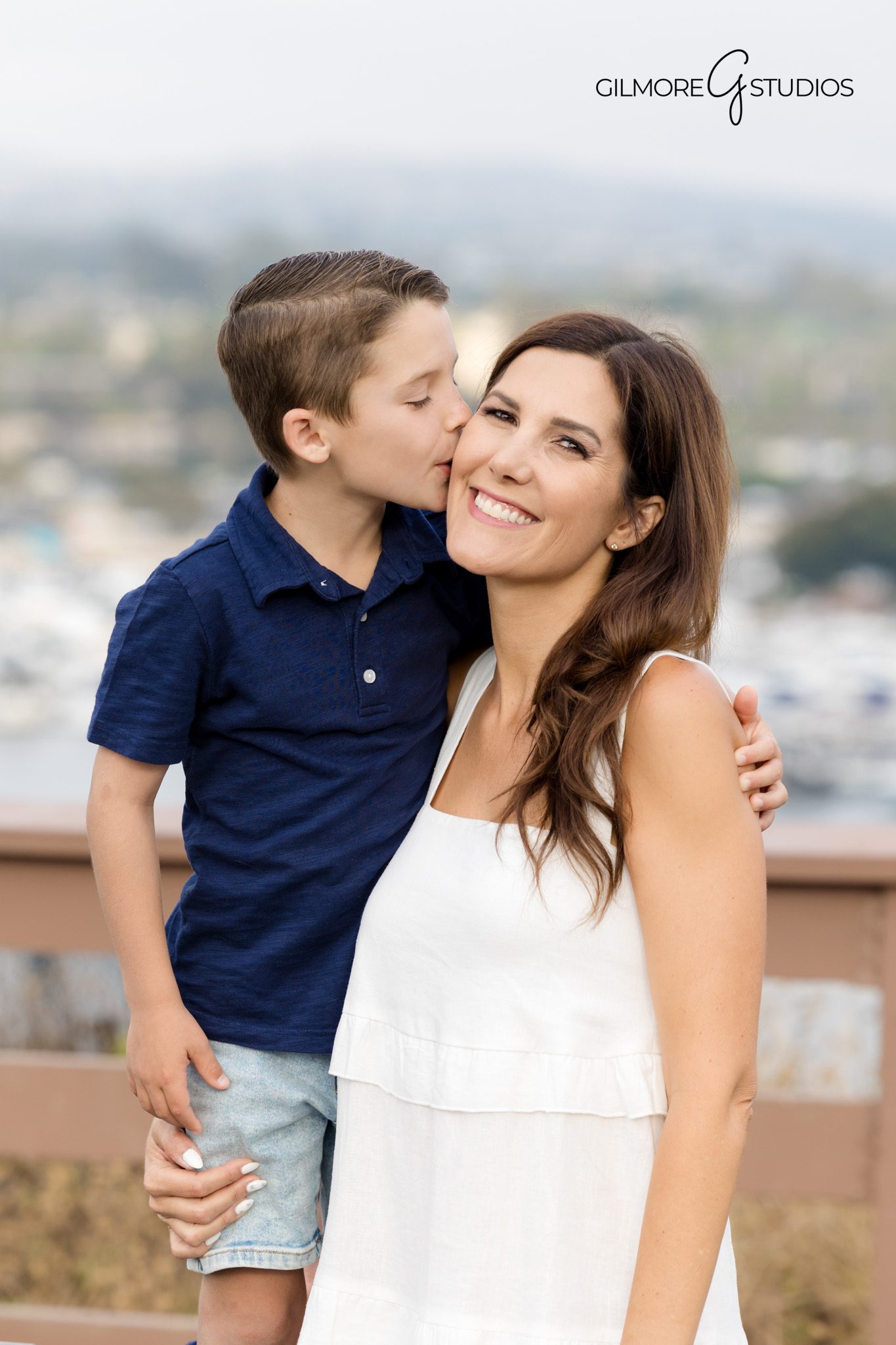 Family photography showing movement and joy at Newport overlook.

Newport Beach family photographer capturing siblings exploring trail.