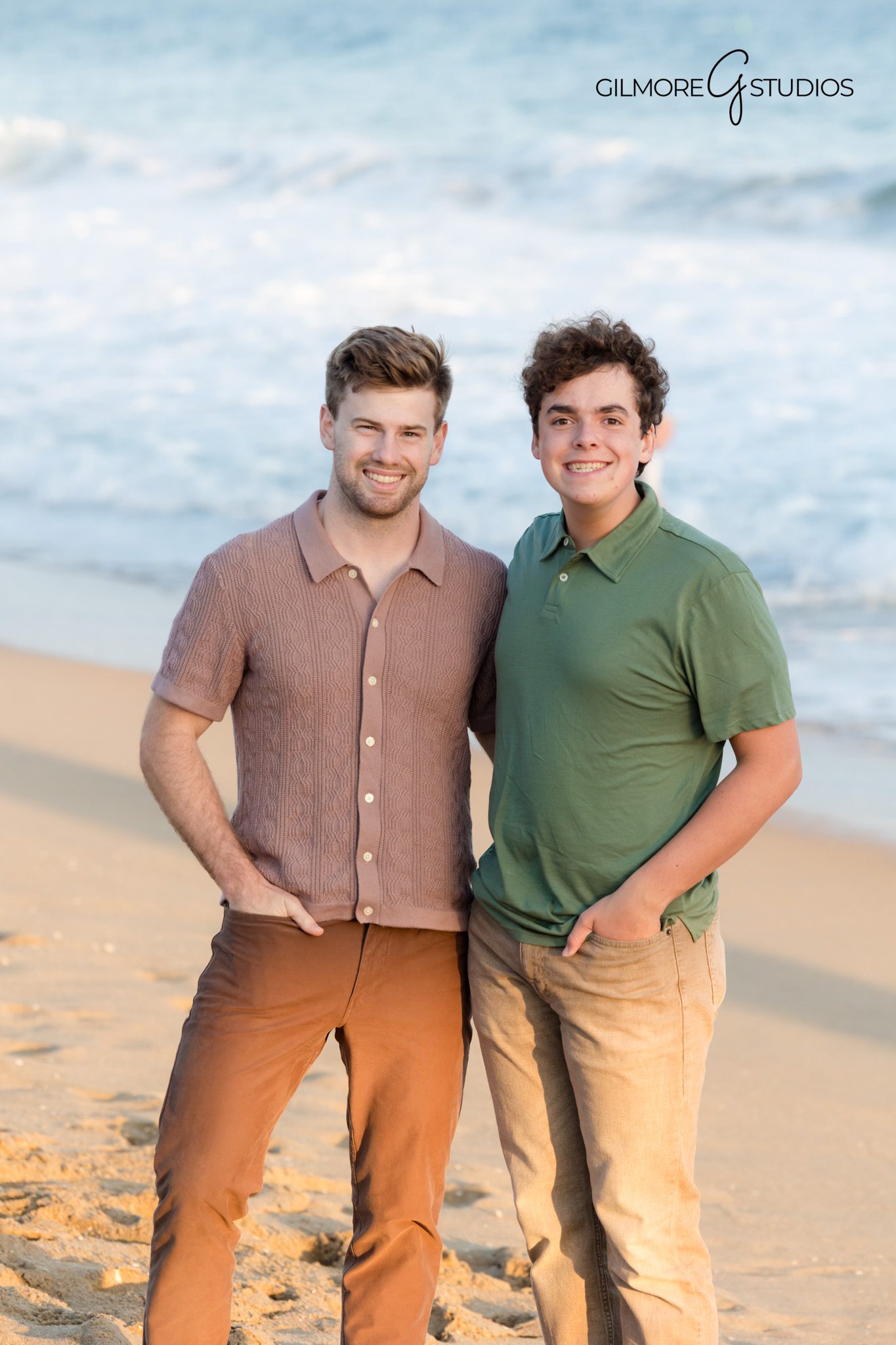Family photographer capturing genuine smiles near ocean waves.

Golden hour family photography session at Newport Beach Pier.