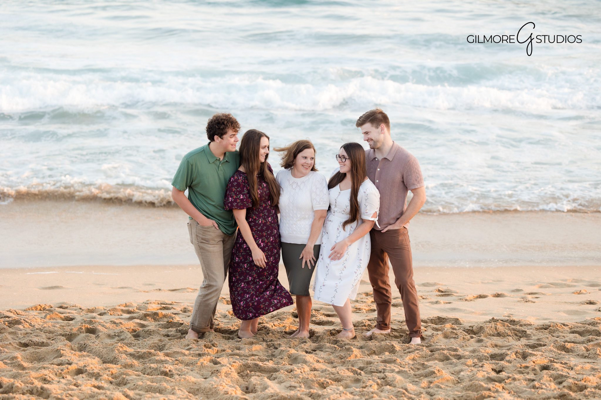 Coastal family portrait photographer documenting natural connection at the pier.

Newport Beach family session with photographer capturing warm beach glow.
