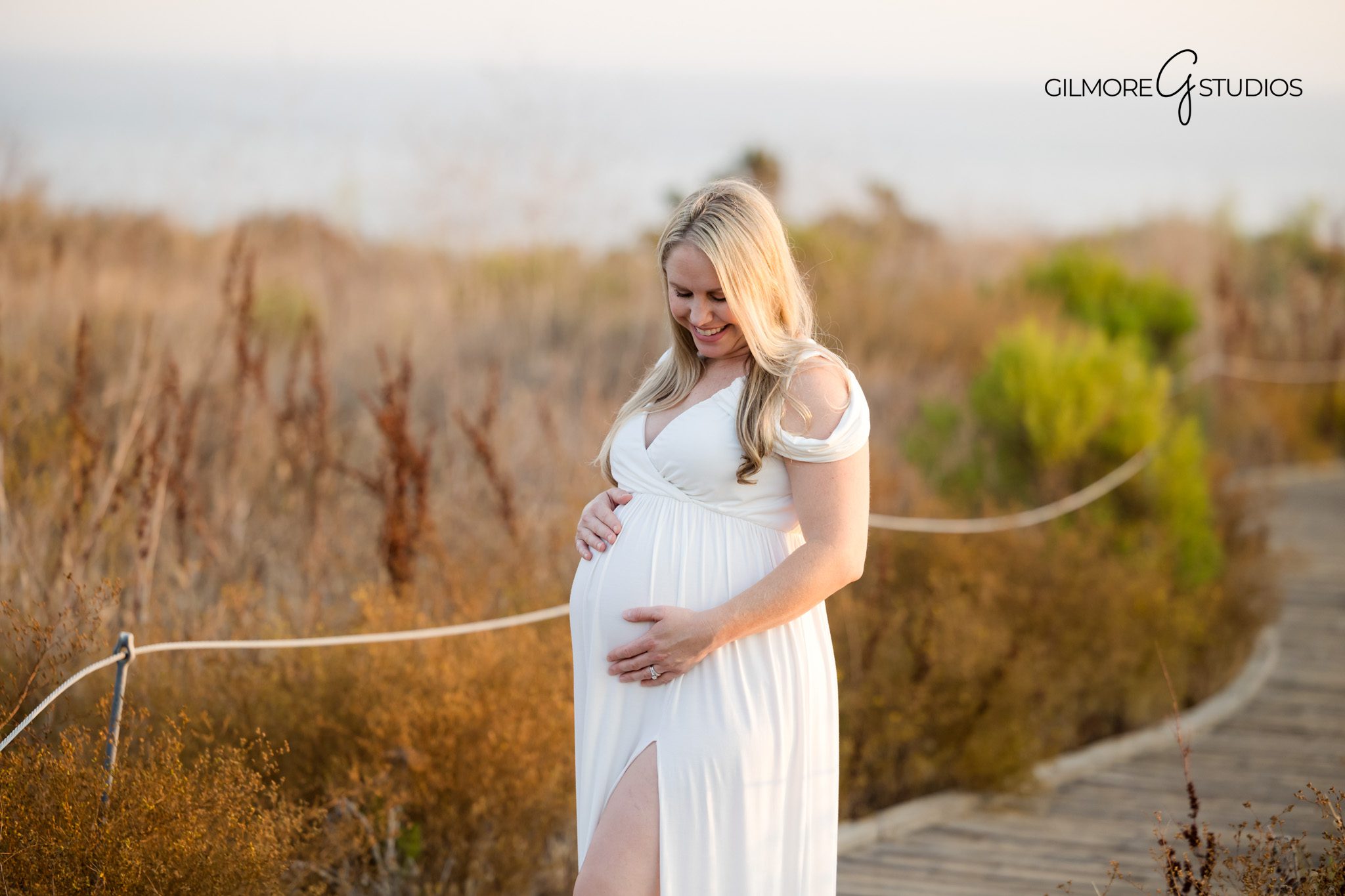 Orange County portrait photography showing expecting couple embracing,

Crystal Cove maternity session with soft natural colors and ocean waves,