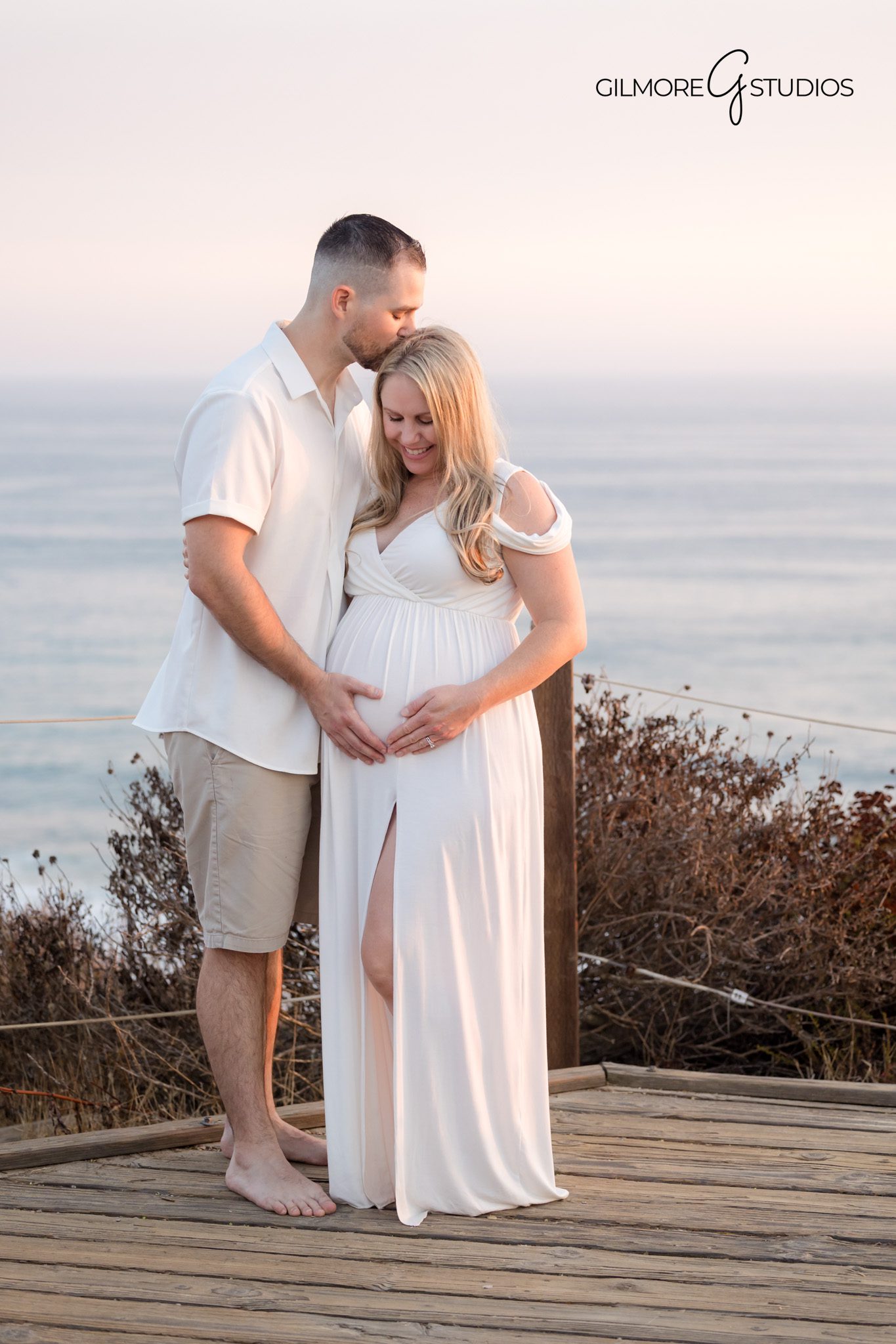 Orange County maternity photography showing mother framed by coastal cliffs,

Crystal Cove portrait photographer capturing warm golden glow maternity images