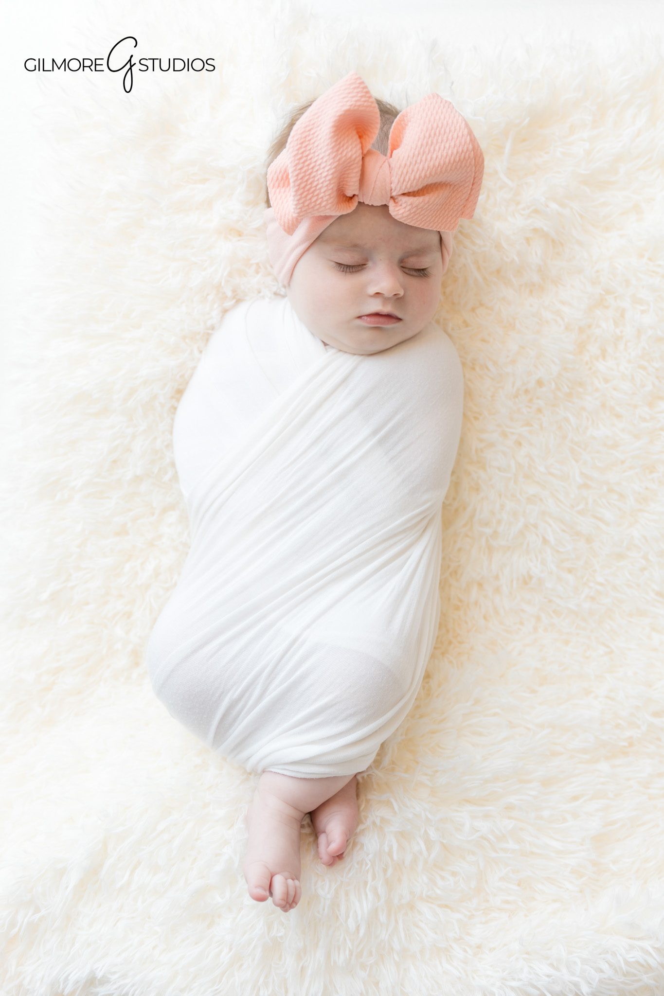 Professional newborn photographer documenting baby’s sweet expressions.
Studio baby portrait showcasing simplicity and natural beauty.