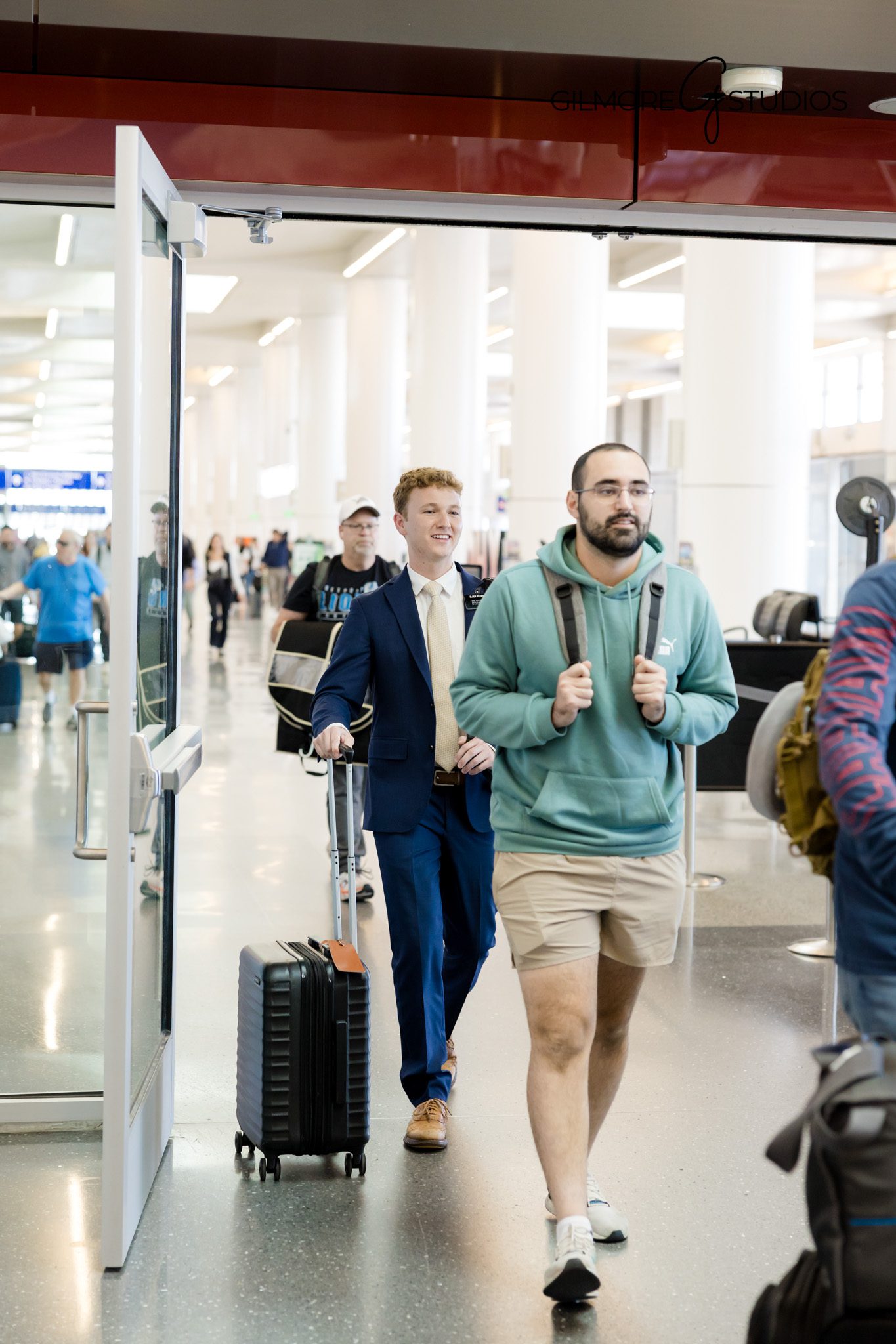 Gilmore Studios Arizona photographer capturing LDS missionary family reunion at PHX

Missionary arriving home at Phoenix Airport photographed by Gilmore Studios