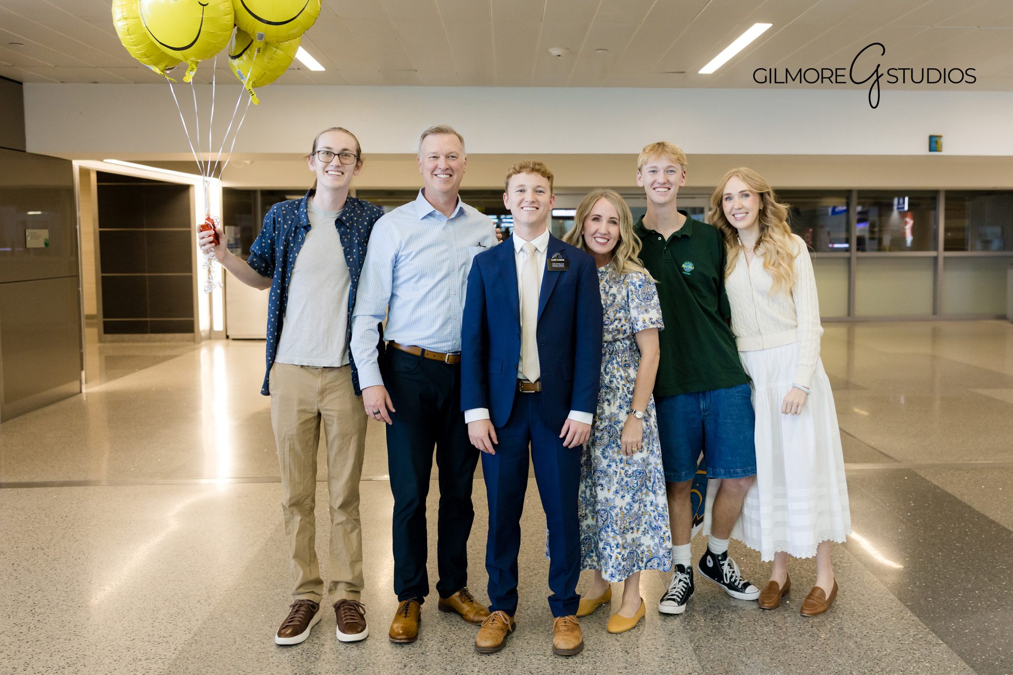 Arizona LDS missionary homecoming captured by Gilmore Studios at Phoenix Sky Harbor Airport

Missionary family reunion at PHX airport photographed by Gilmore Studios Arizona photographer