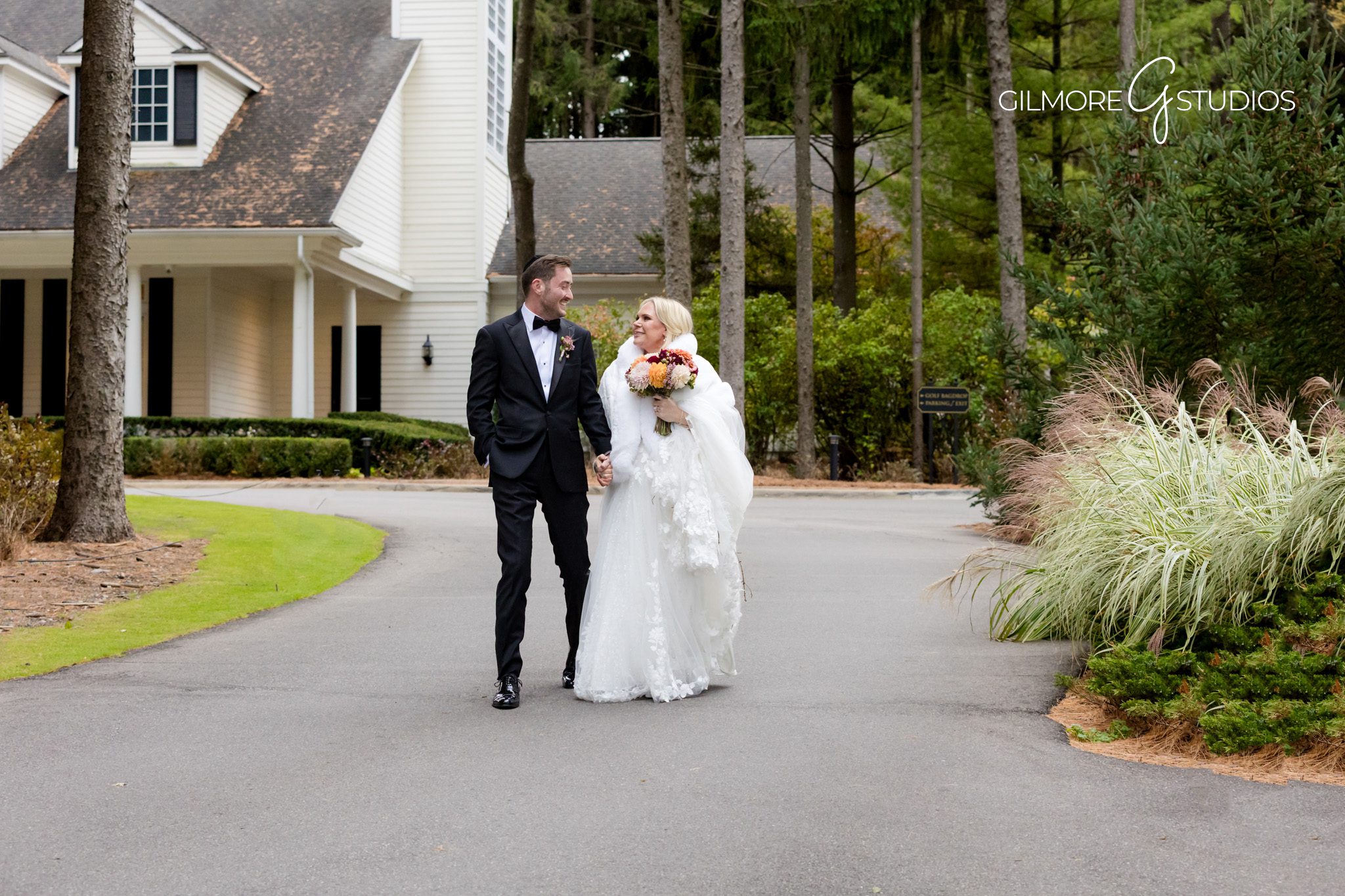 Gilmore Studios professional wedding photography at Shepherd’s Hollow Golf Club Michigan
Outdoor wedding ceremony at Shepherd’s Hollow Golf Club Michigan Gilmore Studios