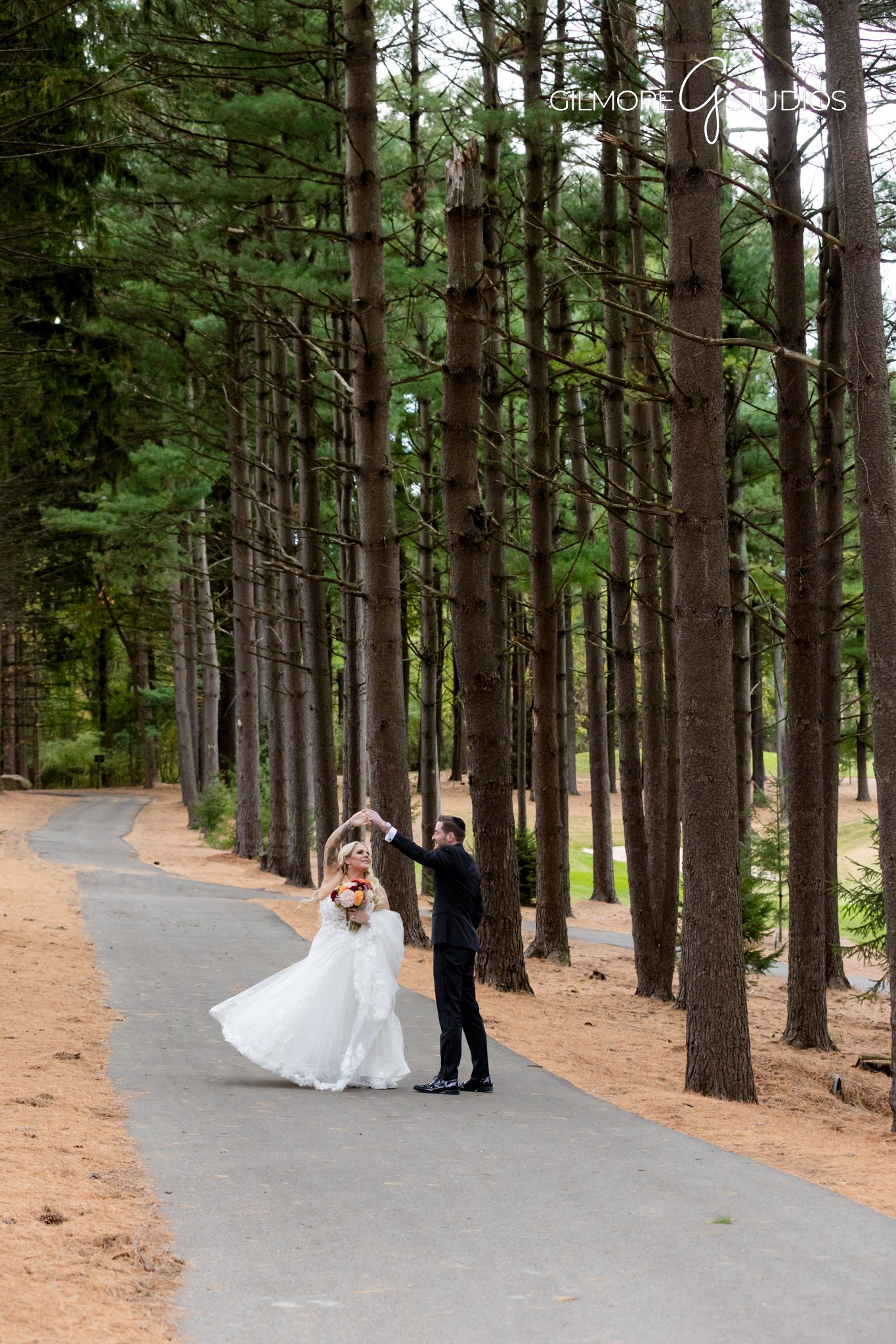 Shepherd’s Hollow Golf Club wedding photos by Gilmore Studios Michigan photographer
Bride and groom portraits at Shepherd’s Hollow Golf Club by Michigan photographer