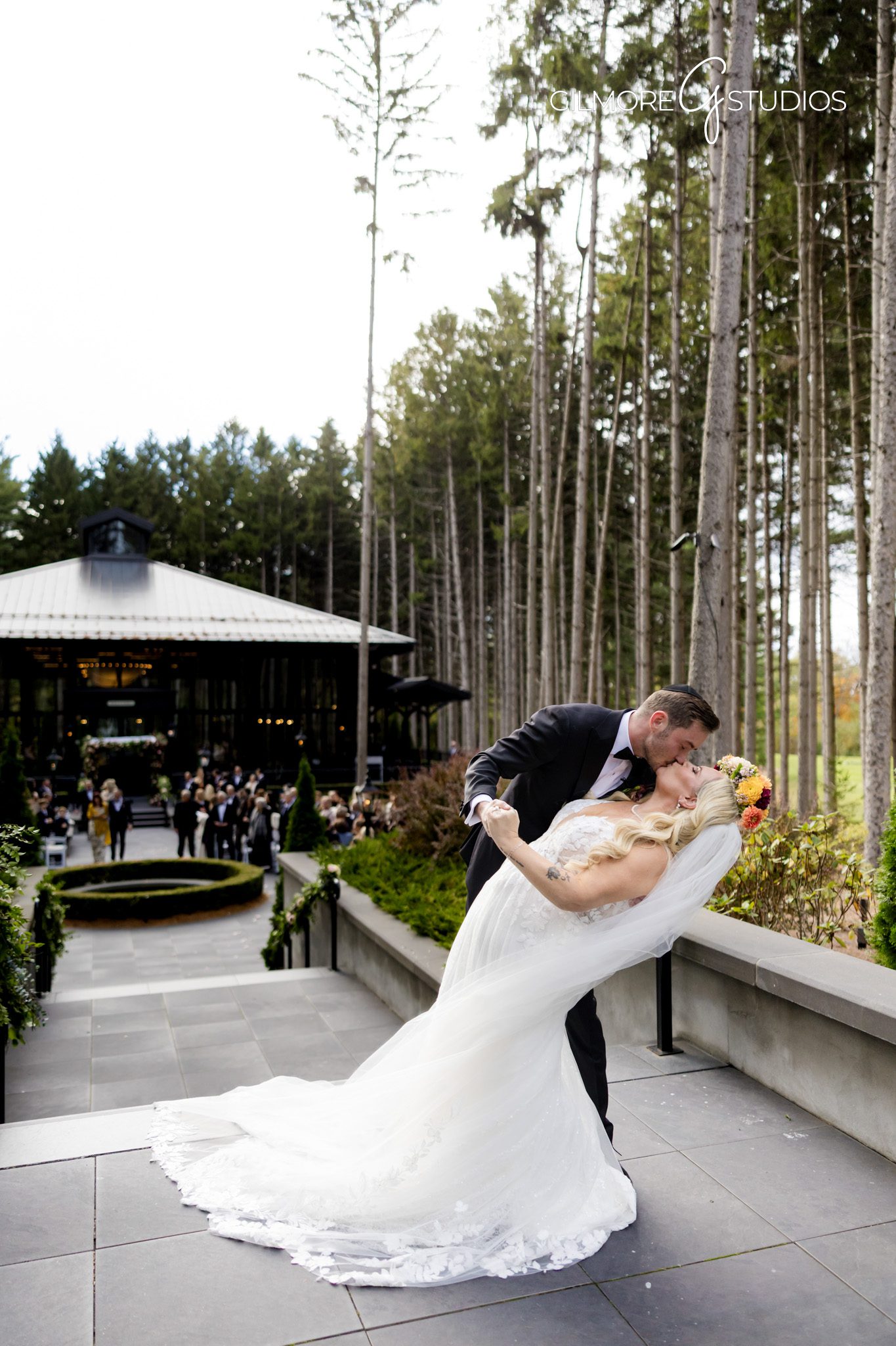 Bride and groom first look Shepherd’s Hollow Golf Club Michigan photography
Wedding ceremony Michigan golf club captured by Gilmore Studios photographer
