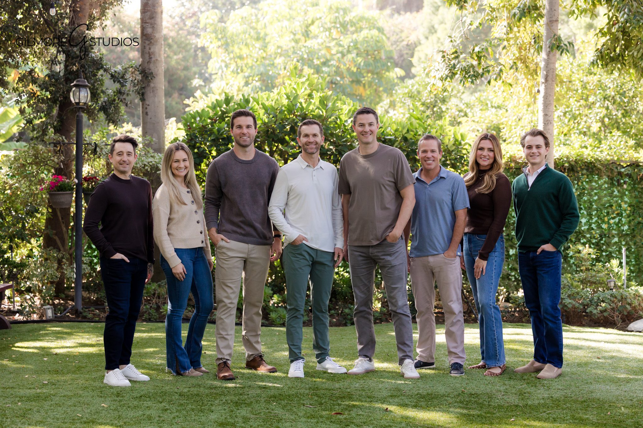 Professional portrait photographer documenting modern realtor branding session.

Newport Beach photographer capturing luxury branding photos for Compass agent.