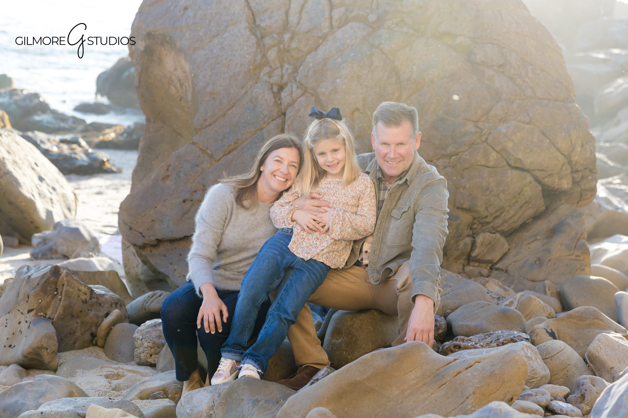 Professional photographer capturing relaxed family poses at Corona del Mar.

Orange County family photography with natural coastal backdrop at CdM.