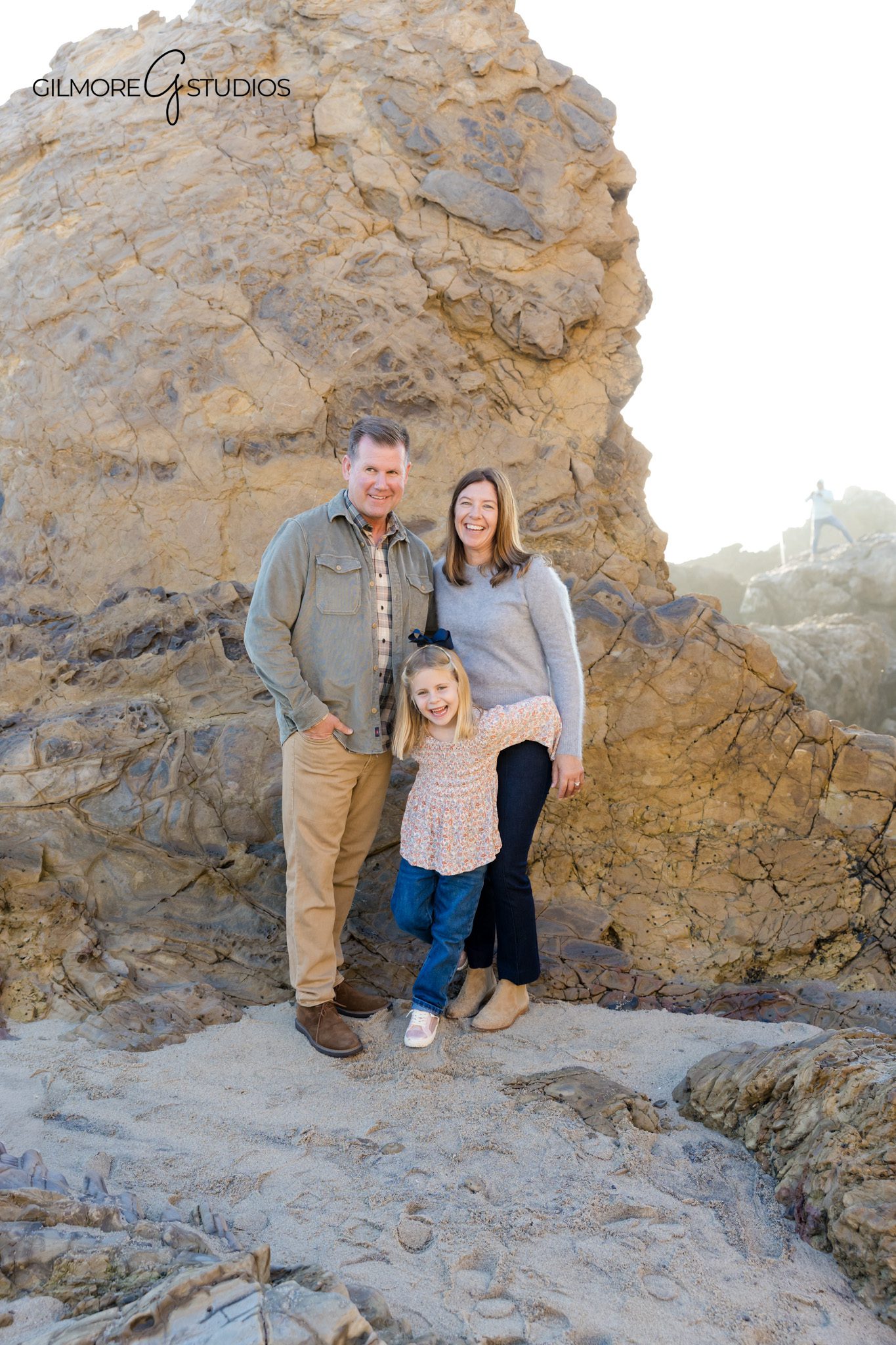 Corona del Mar family photography showing natural connection and movement.

Orange County photographer capturing sand, rocks, and coastal scenery in portraits.