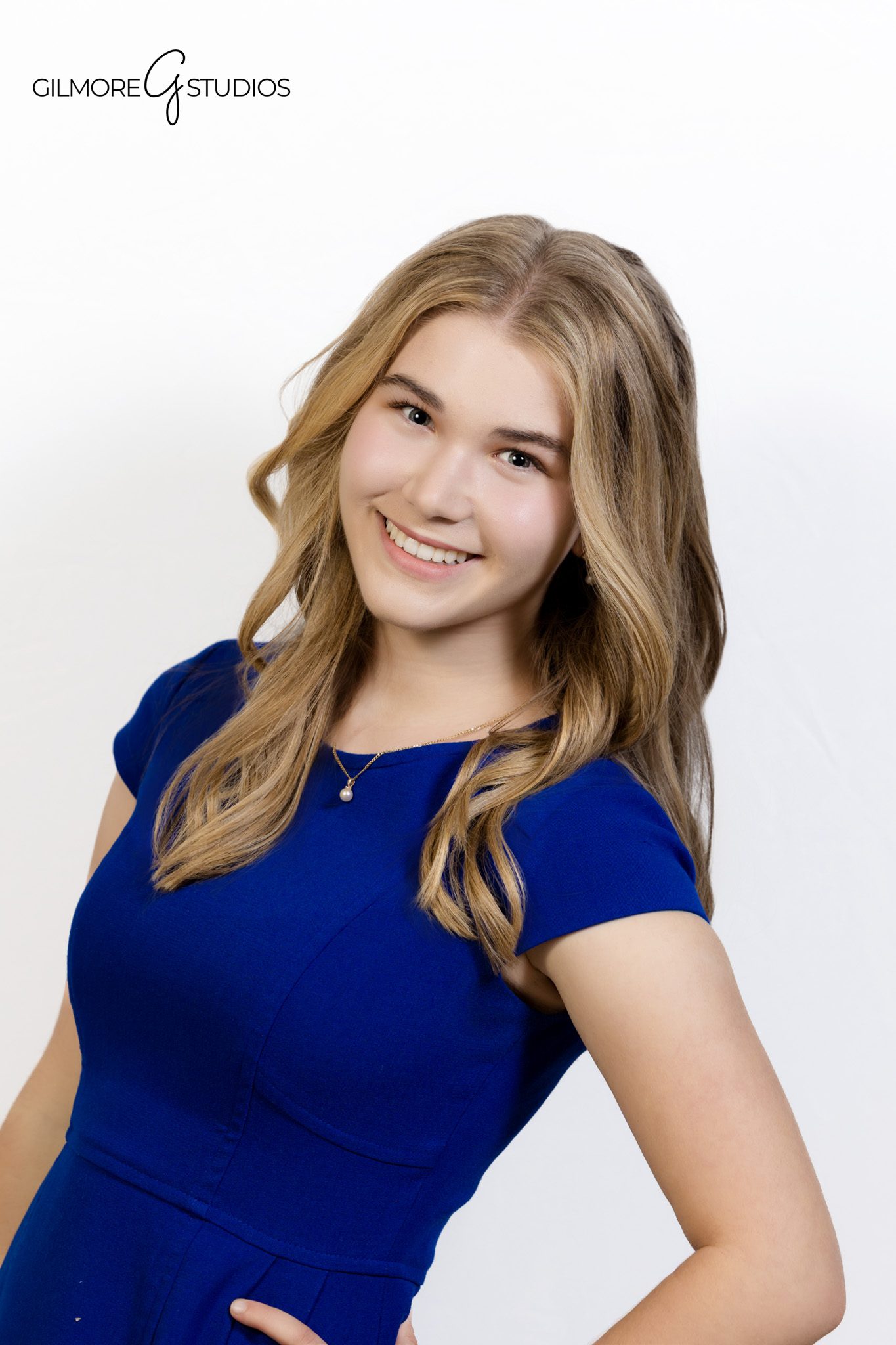 Dramatic theater portrait photography for Orange County performer.

Segerstrom Center actor headshot with clean lines and modern architecture.