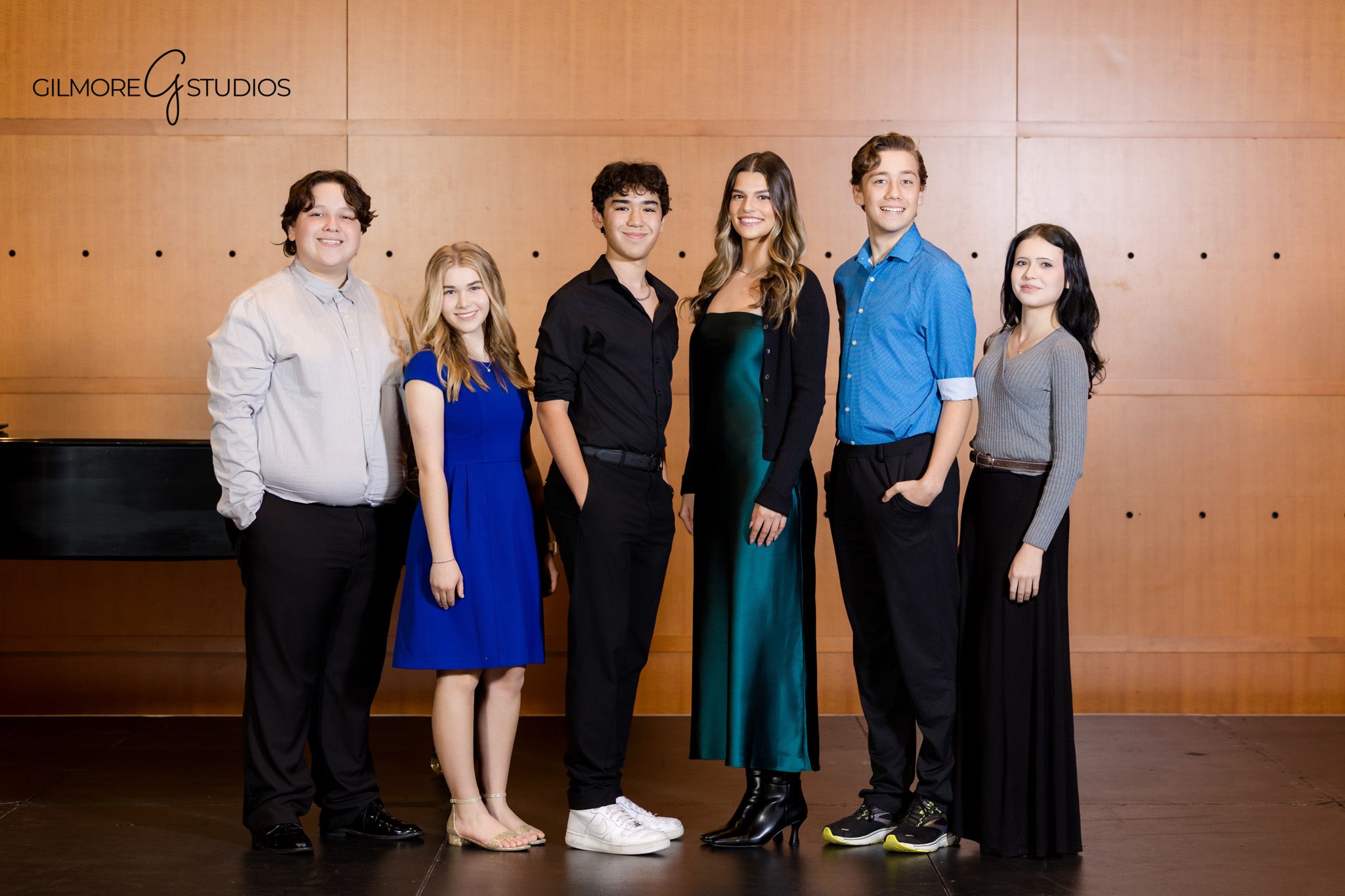 Actor headshot photographer capturing realistic, natural expression.

Segerstrom Center headshot showcasing actor’s professional appearance.