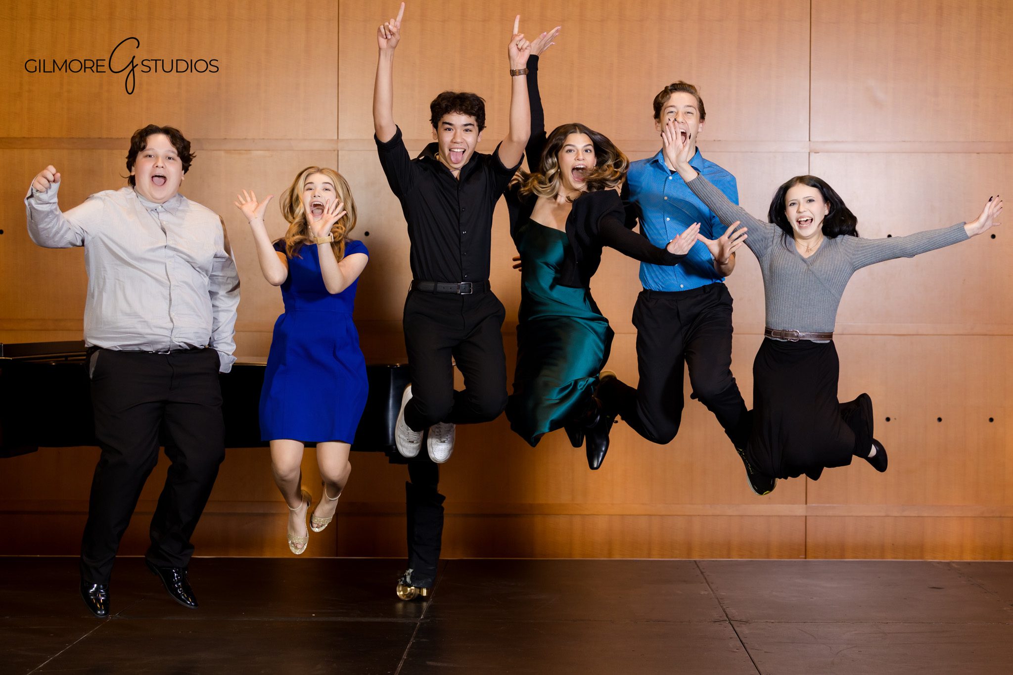 Costa Mesa actor headshot photographer capturing professional portraits at Segerstrom Center for the Arts.

Theater actor portrait photography in front of Segerstrom’s modern architecture.