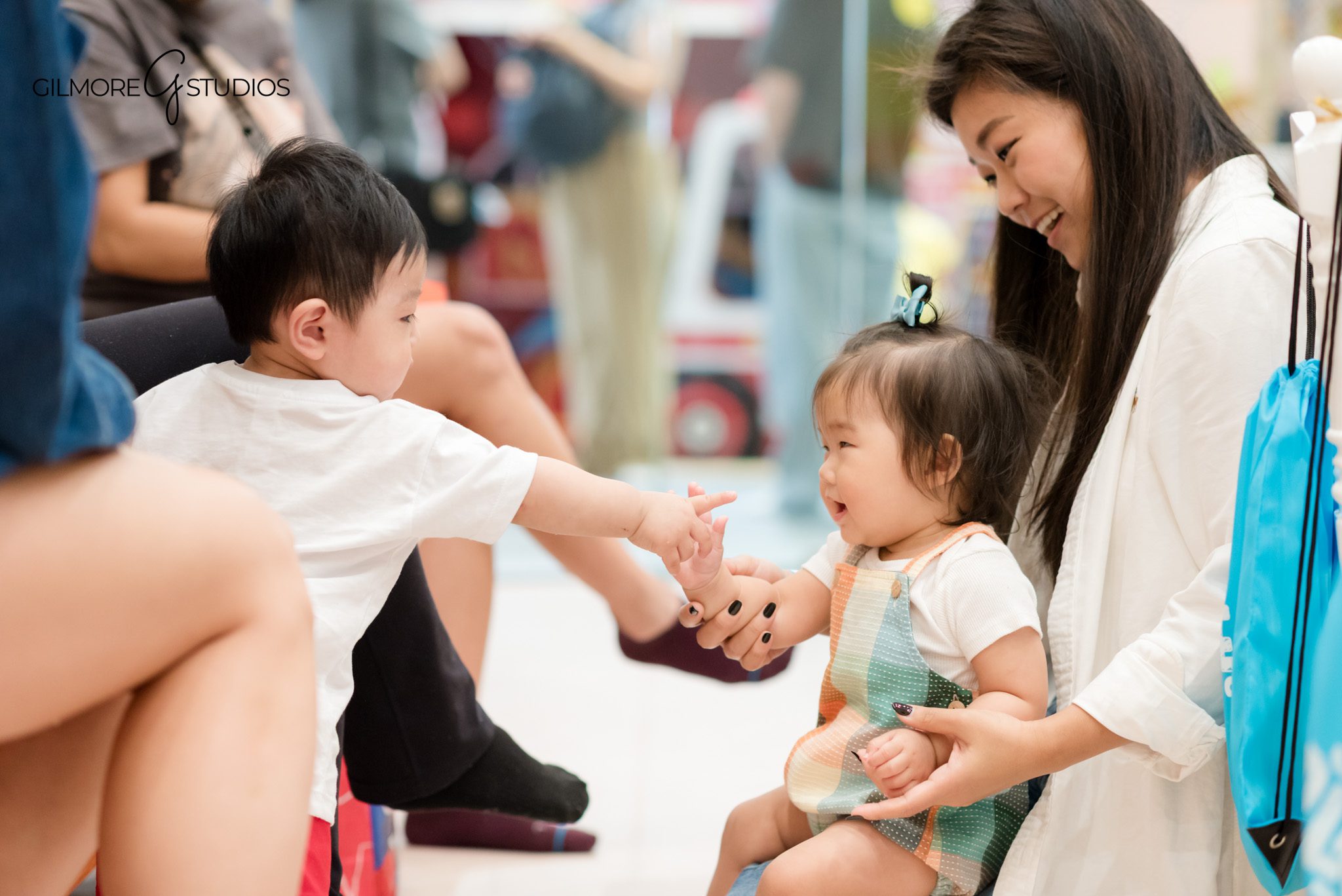 Birthday party photographer capturing group photo of kids and parents.

Event photography highlighting birthday decorations in PlayPie party room.