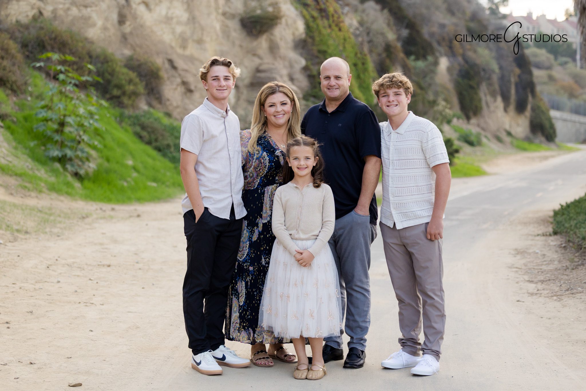 Los Angeles family photographer capturing sunset portraits at Manhattan Beach.

Family photography session with candid moments in Griffith Park.