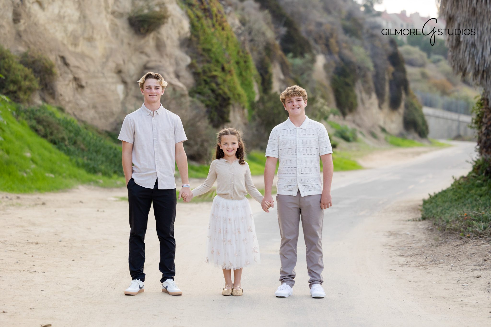 Candid family portrait photography captured in the LA Arts District.

Family photographer documenting run and play moments at Santa Monica Beach.
