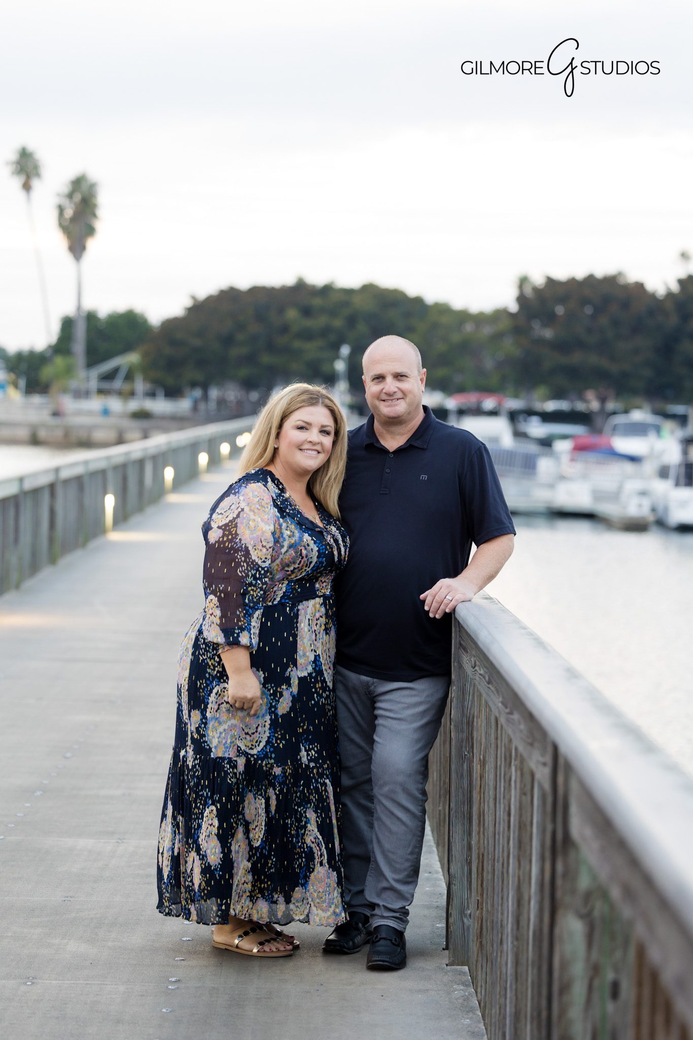 Los Angeles portrait photography with natural light and relaxed posing.

Family photoshoot at Manhattan Beach Pier captured by LA photographer.